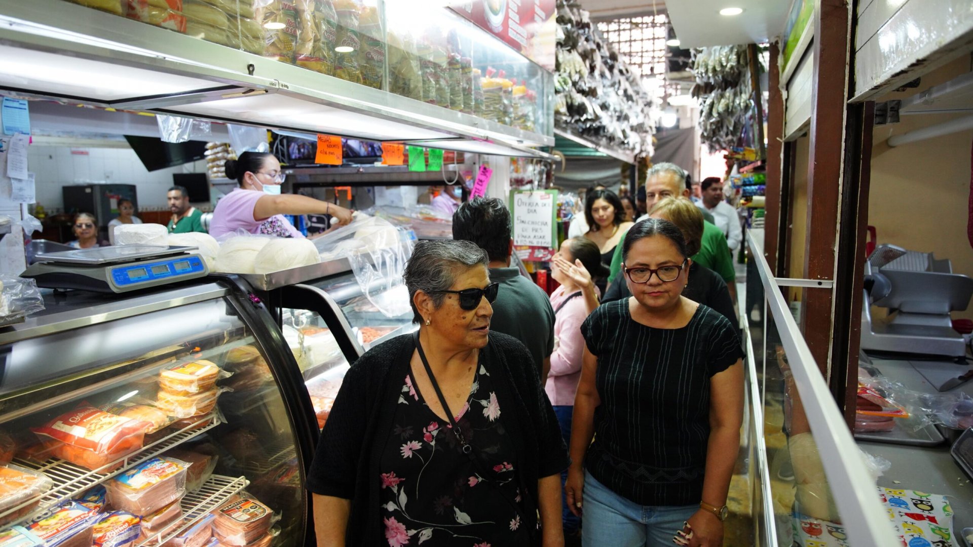 Daniela Griego encabeza recorrido de valoración de infraestructura en mercados de Xalapa