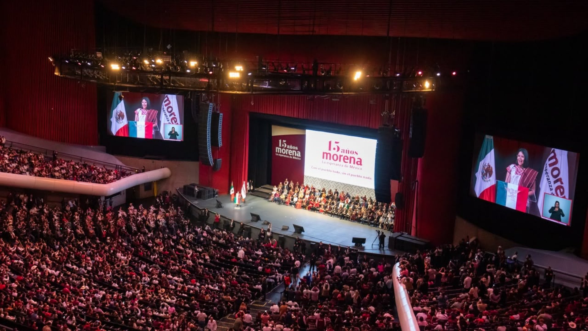 Morena celebra 15 años con llamado a la unidad y respaldo a Sheinbaum