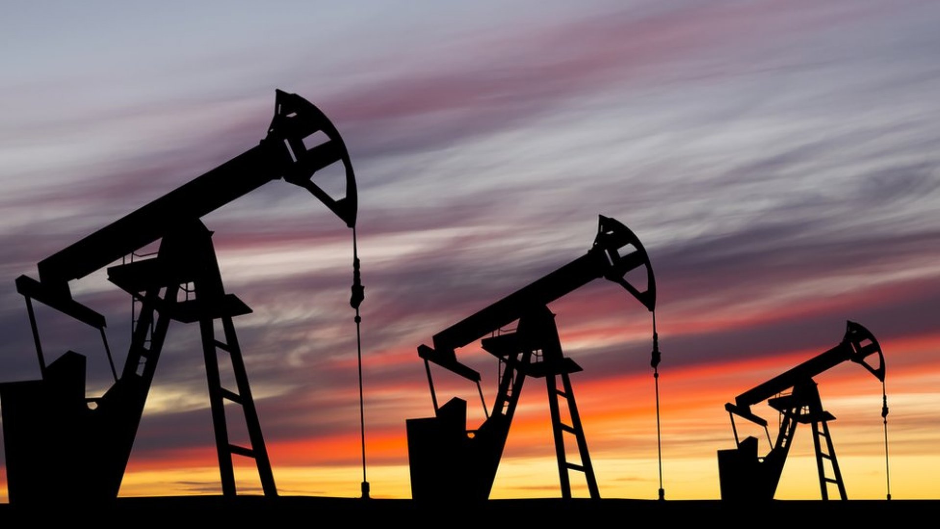 Pese a acuerdo de combustible entre Estados Unidos y Rusia, suben los precios del petróleo