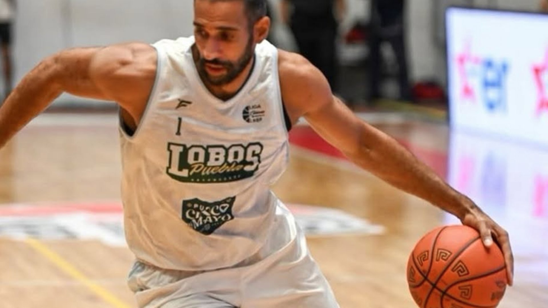 Lobos Puebla aplasta a Freseros y queda a un triunfo de los playoffs de la LNBP