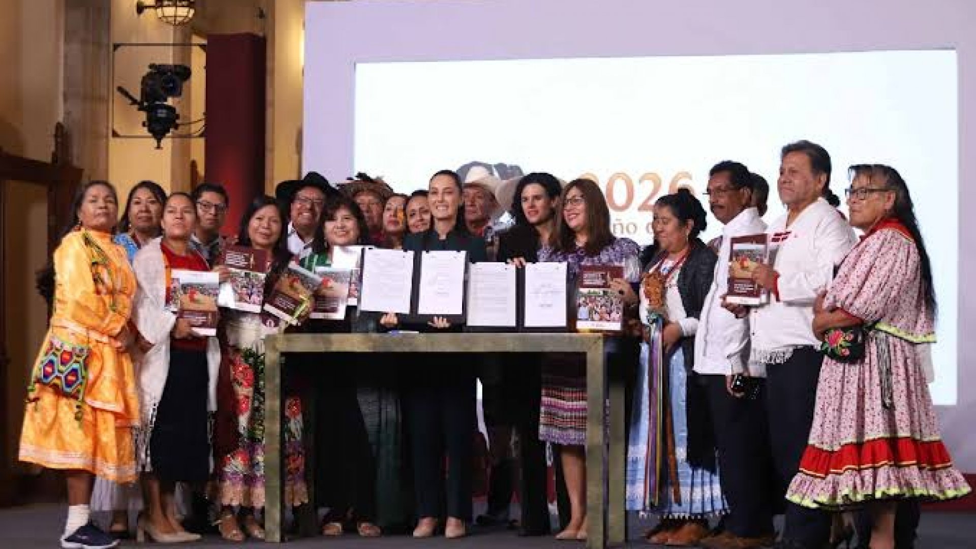 Sheinbaum afirma que pueblos indígenas y afromexicanos decidirán el contenido de su nueva ley