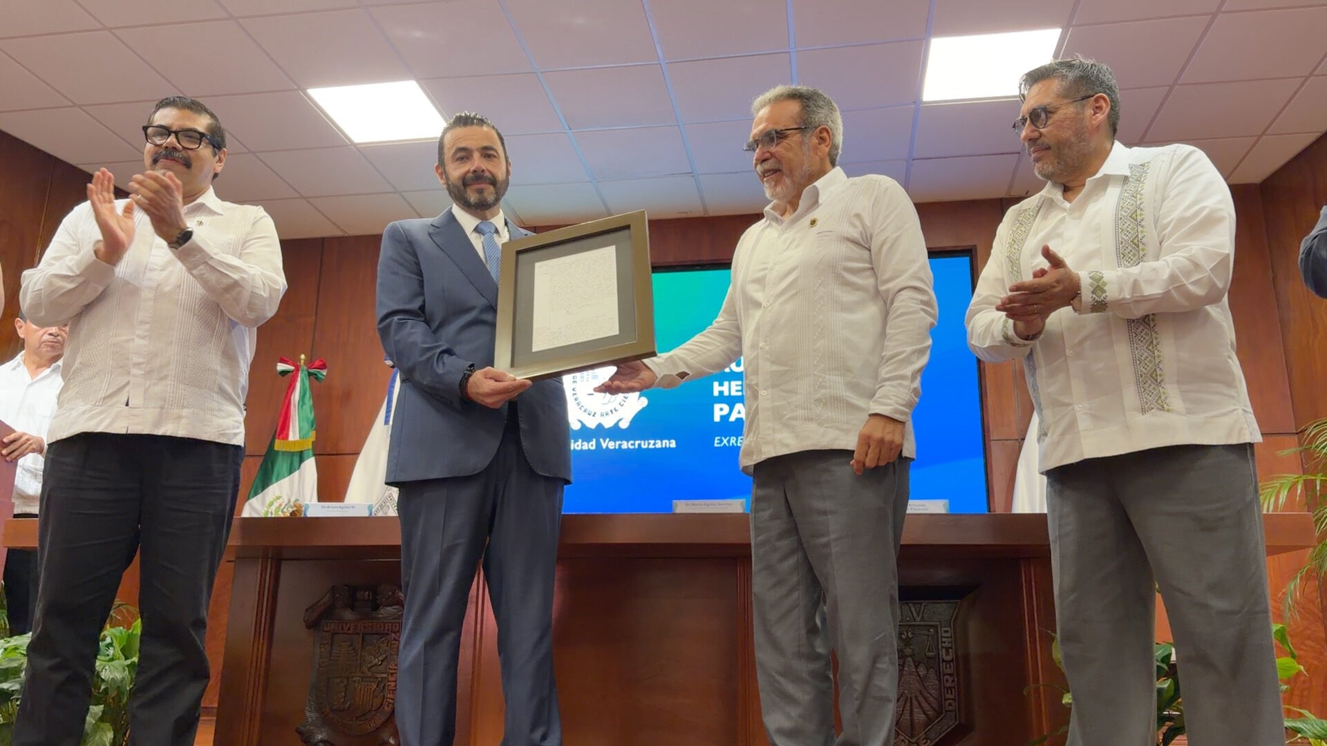 Universidad Veracruzana rinde homenaje a Aureliano Hernández Palacios