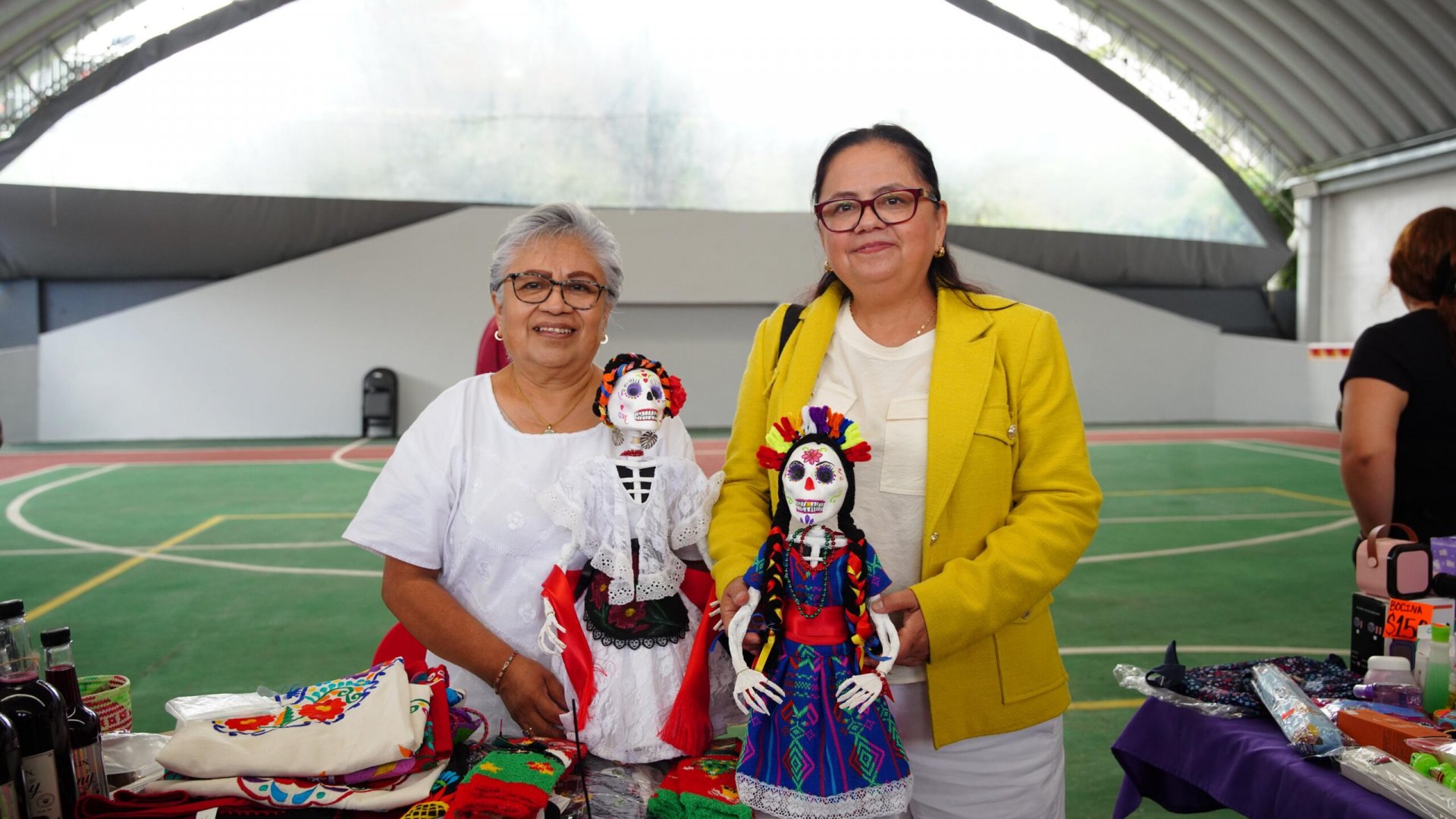 Bazar de la REMUXAS llega al IPE para impulsar a mujeres emprendedoras de Xalapa