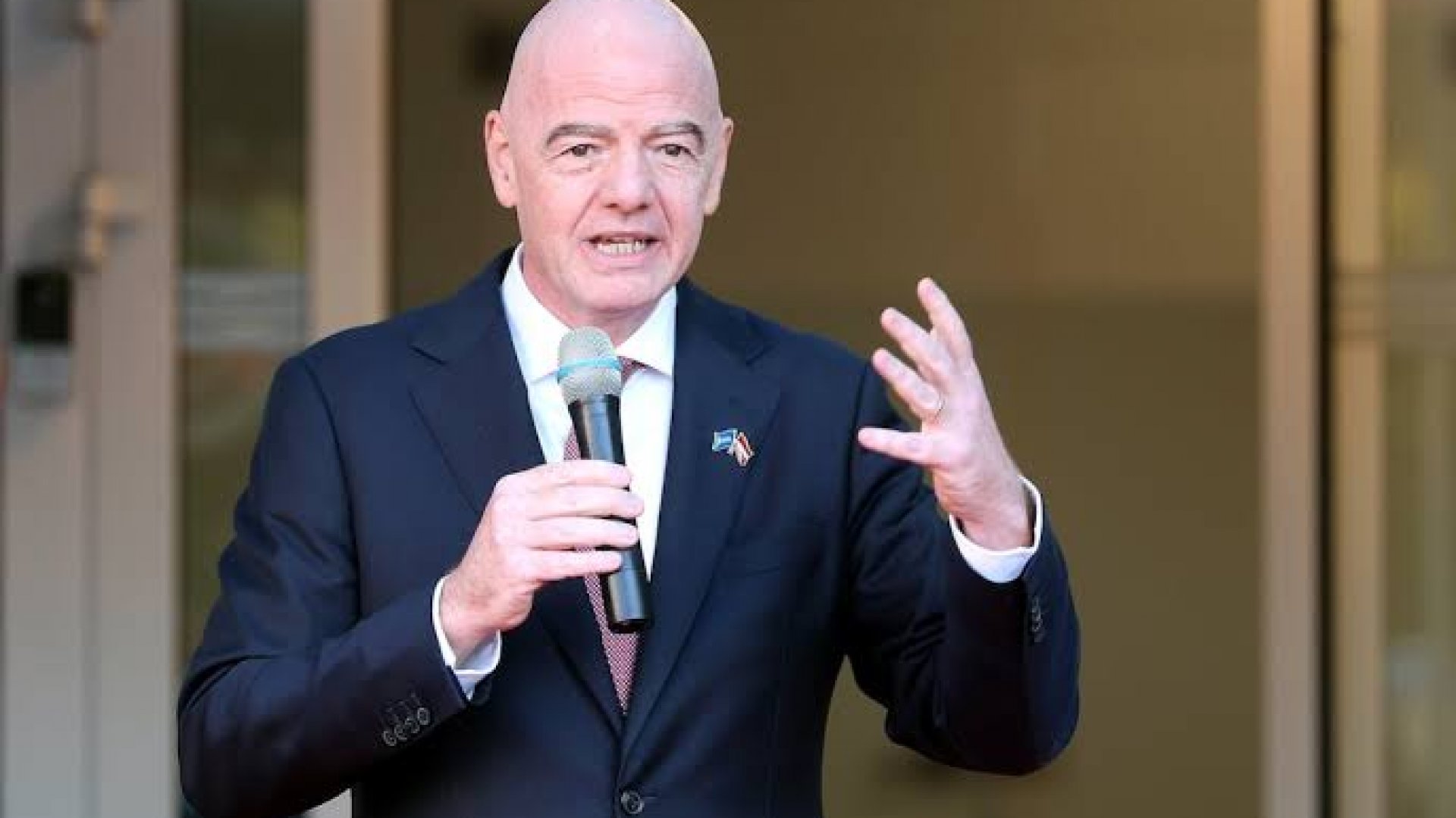 Infantino se disculpa por plan para privatizar el Mundial, pero crecen las críticas