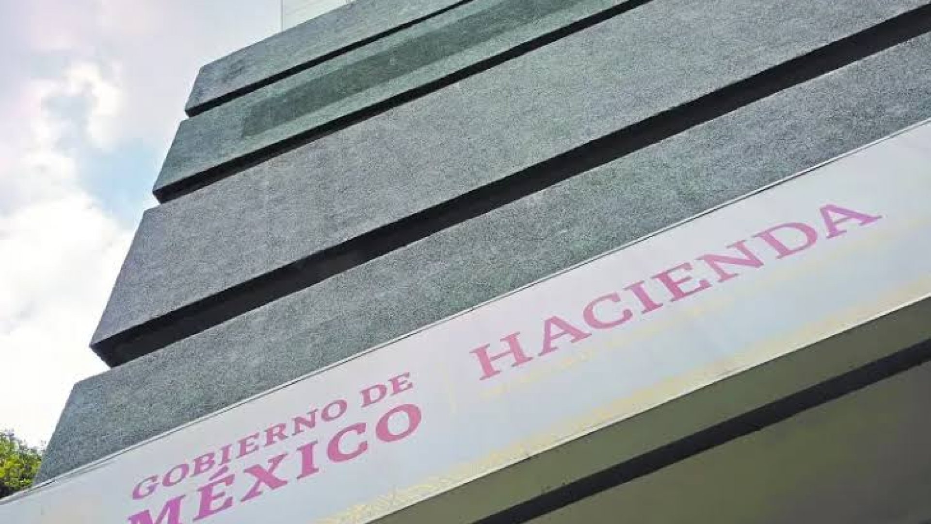 Hacienda fortalecerá los ingresos públicos y mantendrá una deuda sostenible