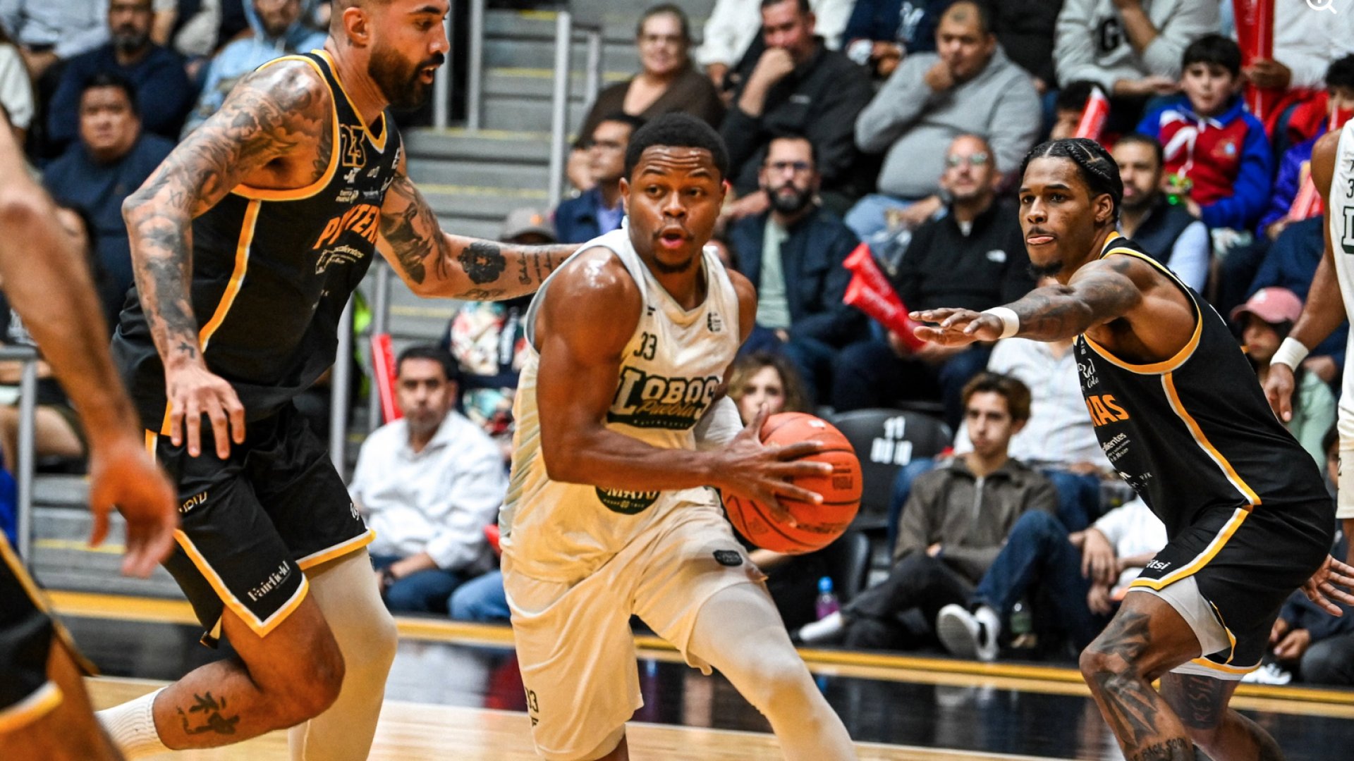Panteras empata la semifinal ante Lobos Puebla tras vencerlos 88-80