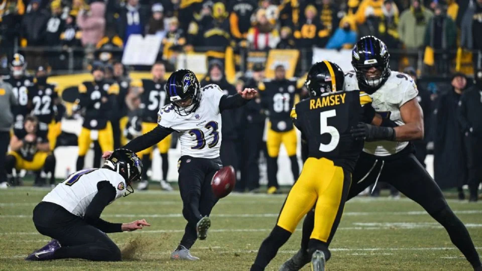 Pateador de los Ravens recibe ataques de aficionados tras falla que los dejó sin playoffs