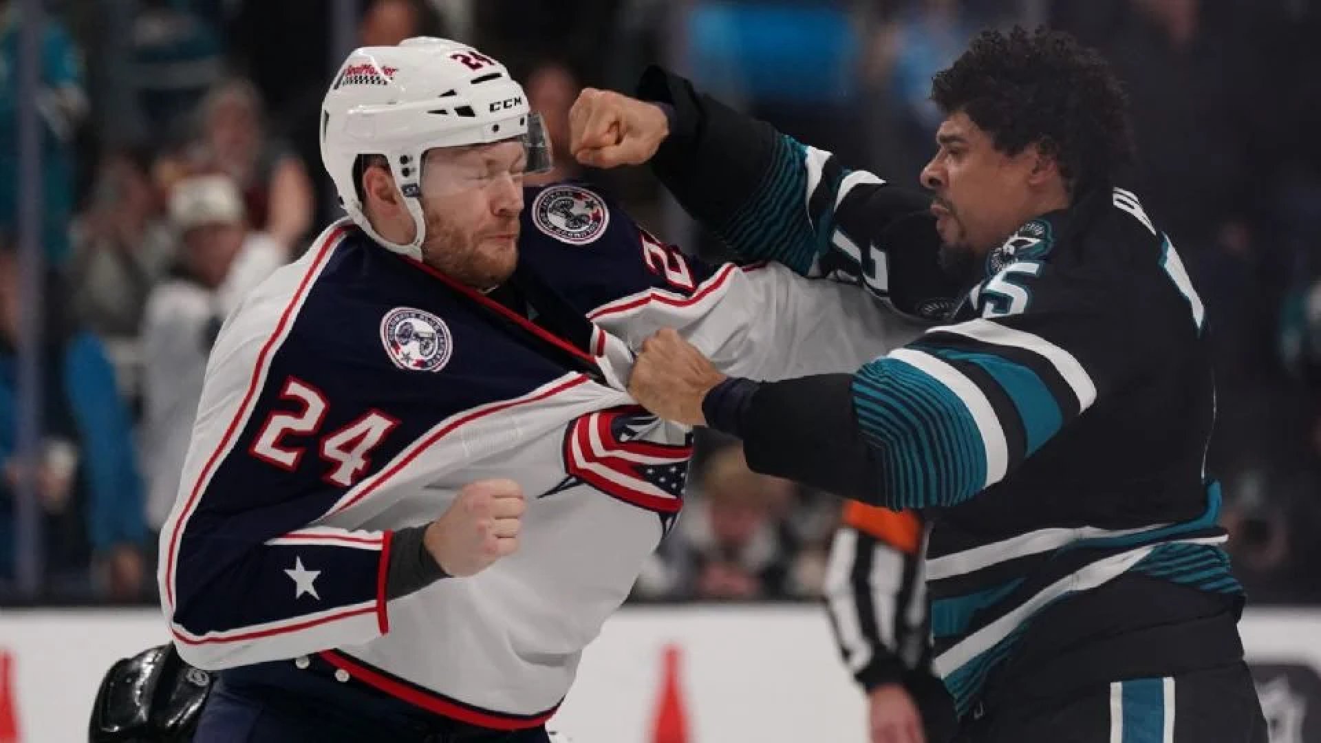 Jugadores protagonizan la primera gran pelea del año en la NHL