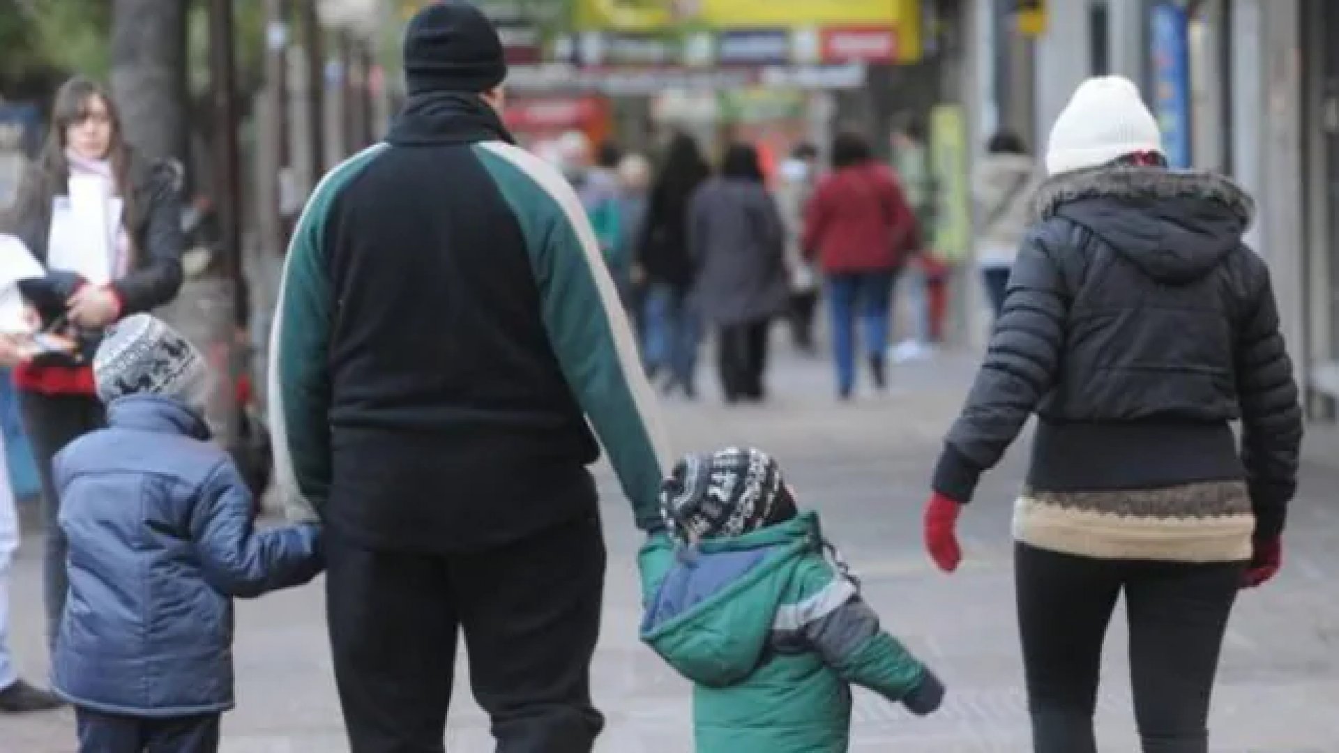 Frente frío mantiene ambiente gélido y lluvias aisladas en gran parte del país este viernes