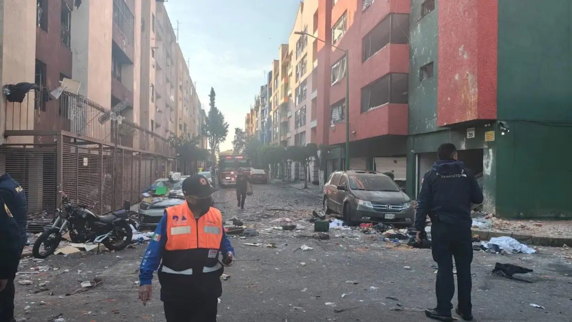 Explosión por acumulación de gas daña cinco edificios en Paseos de Taxqueña