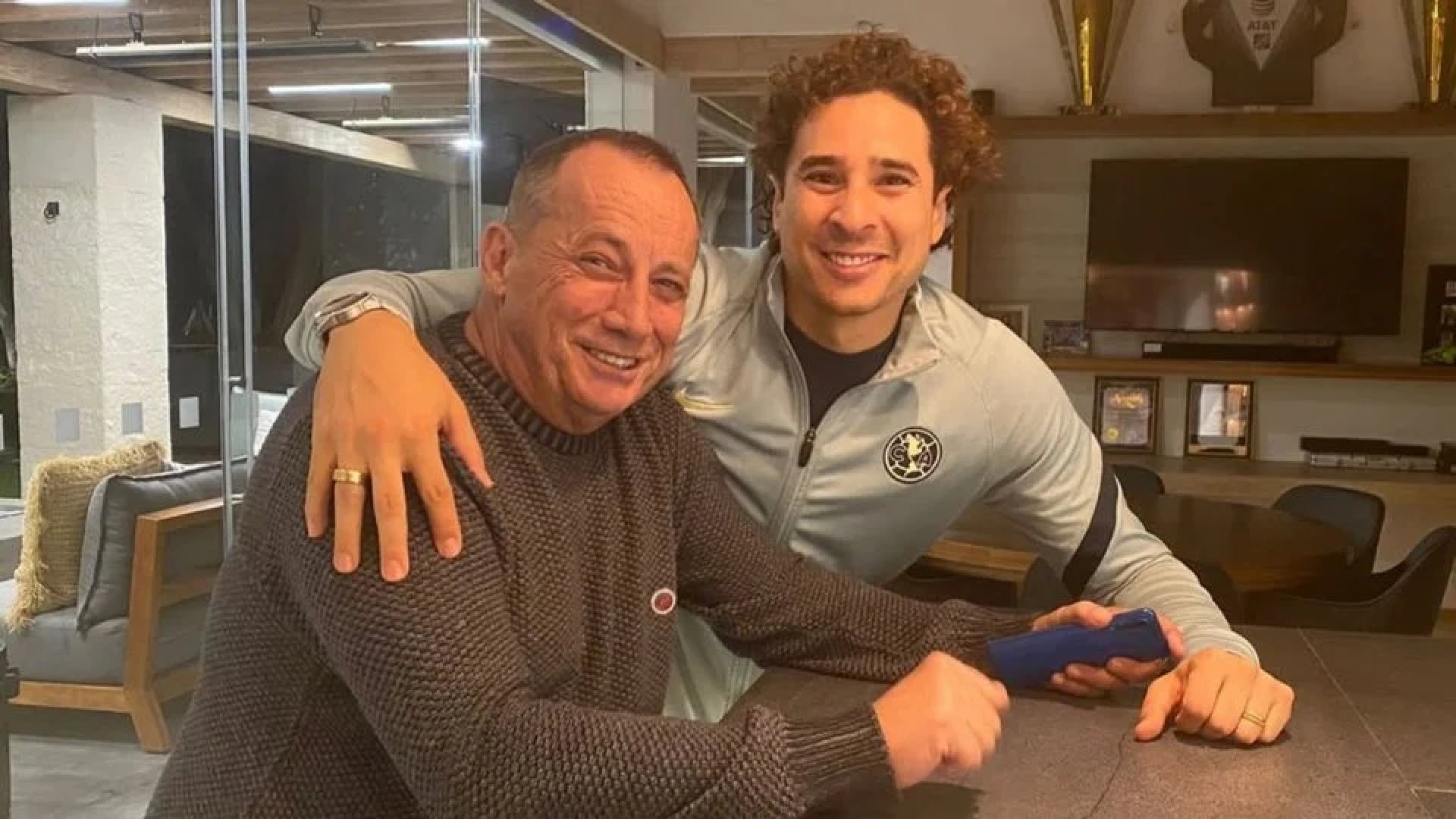 Expresidente del Ajaccio que llevó a Memo Ochoa a Europa es asesinado durante funeral de su madre