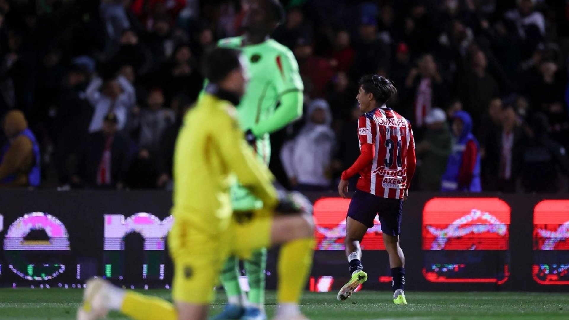 Chivas vence a Xolos y se pone de líder en la Liga MX