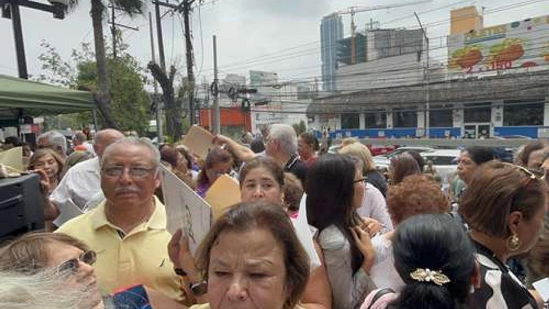 Piden maestros jubilados de la Sección 50 partida dentro del presupuesto de 2026 de Nuevo León