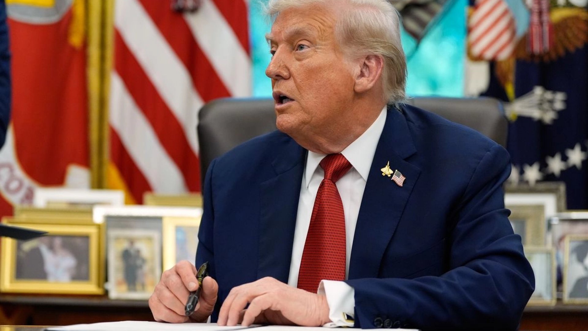 Trump dice que no planea despedir a Powell de la Fed pese a investigación