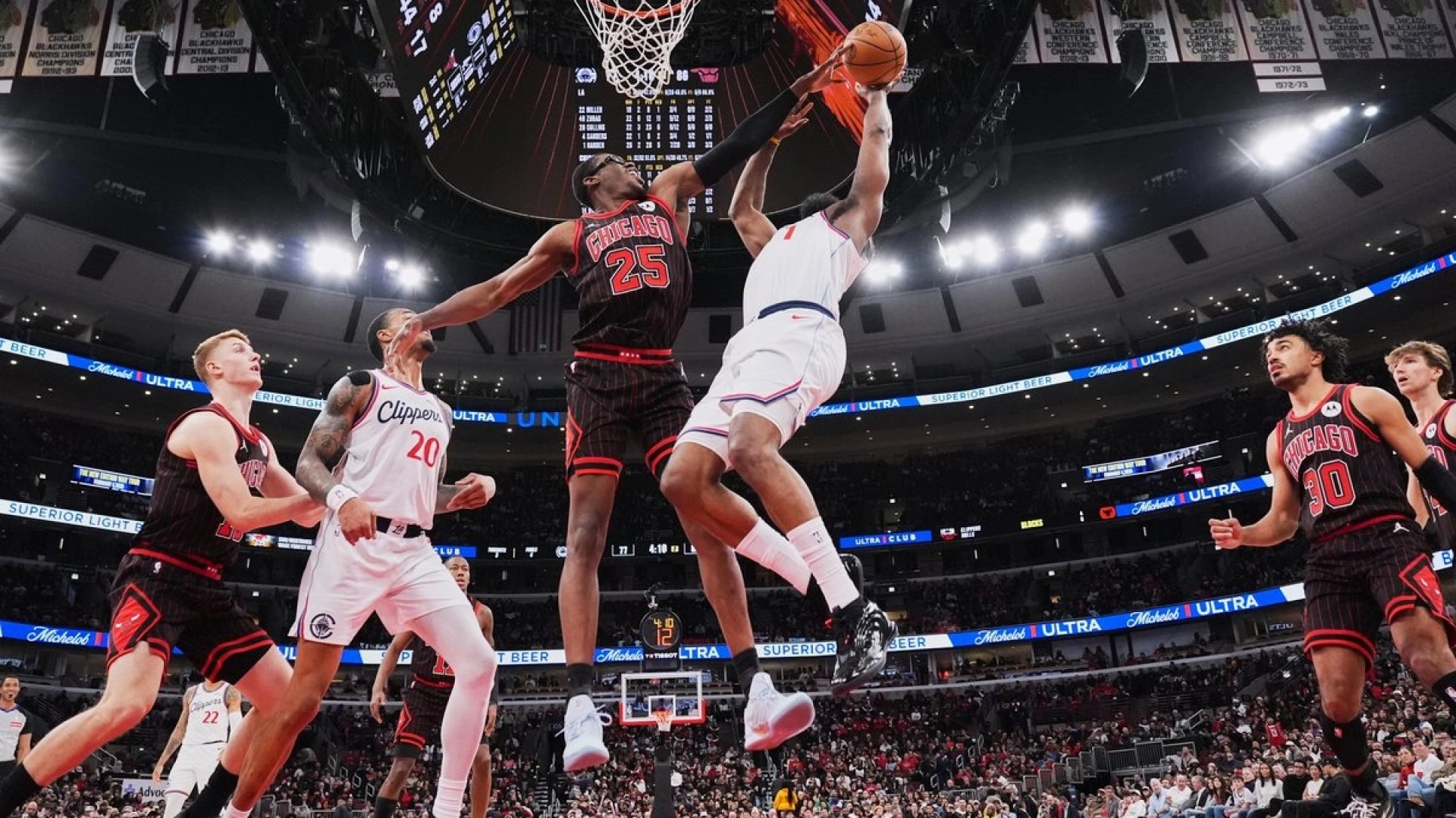 Bulls vencen a Clippers e igualan un récord de franquicia