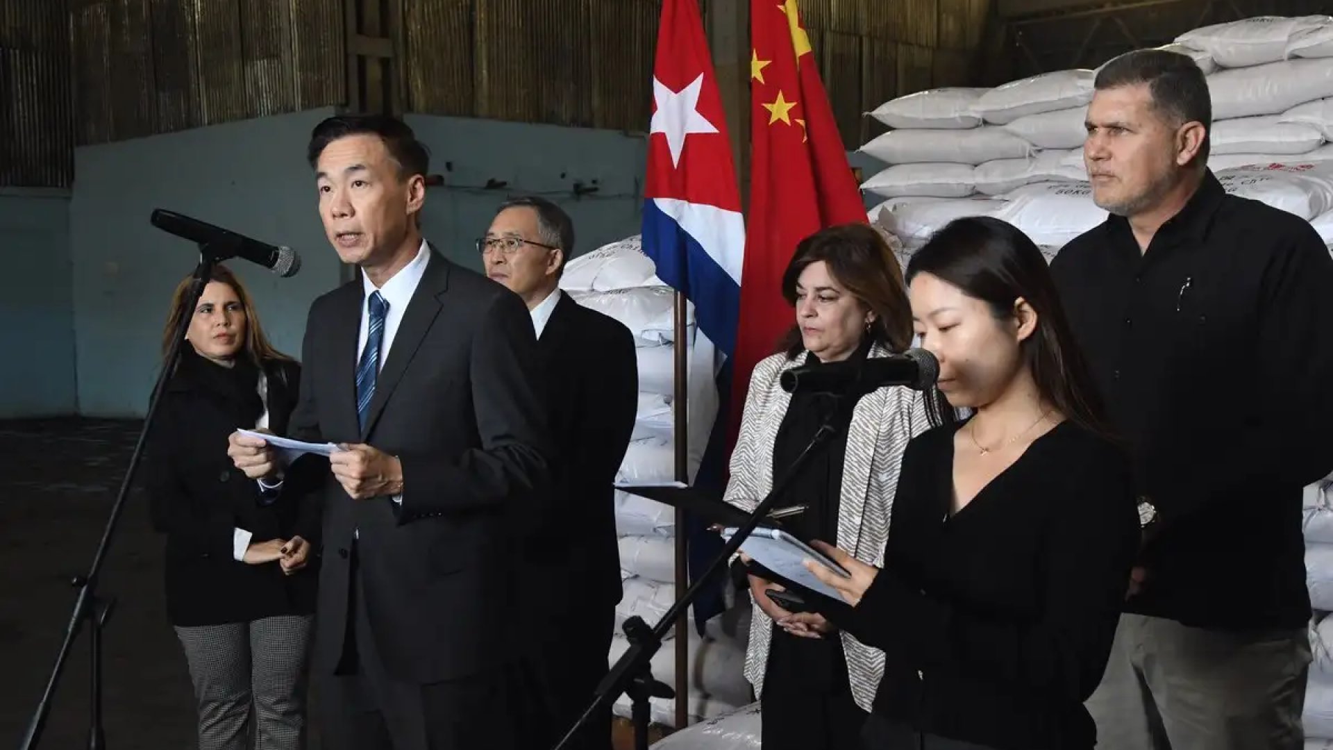 China envía ayuda financiera y alimentaria a Cuba