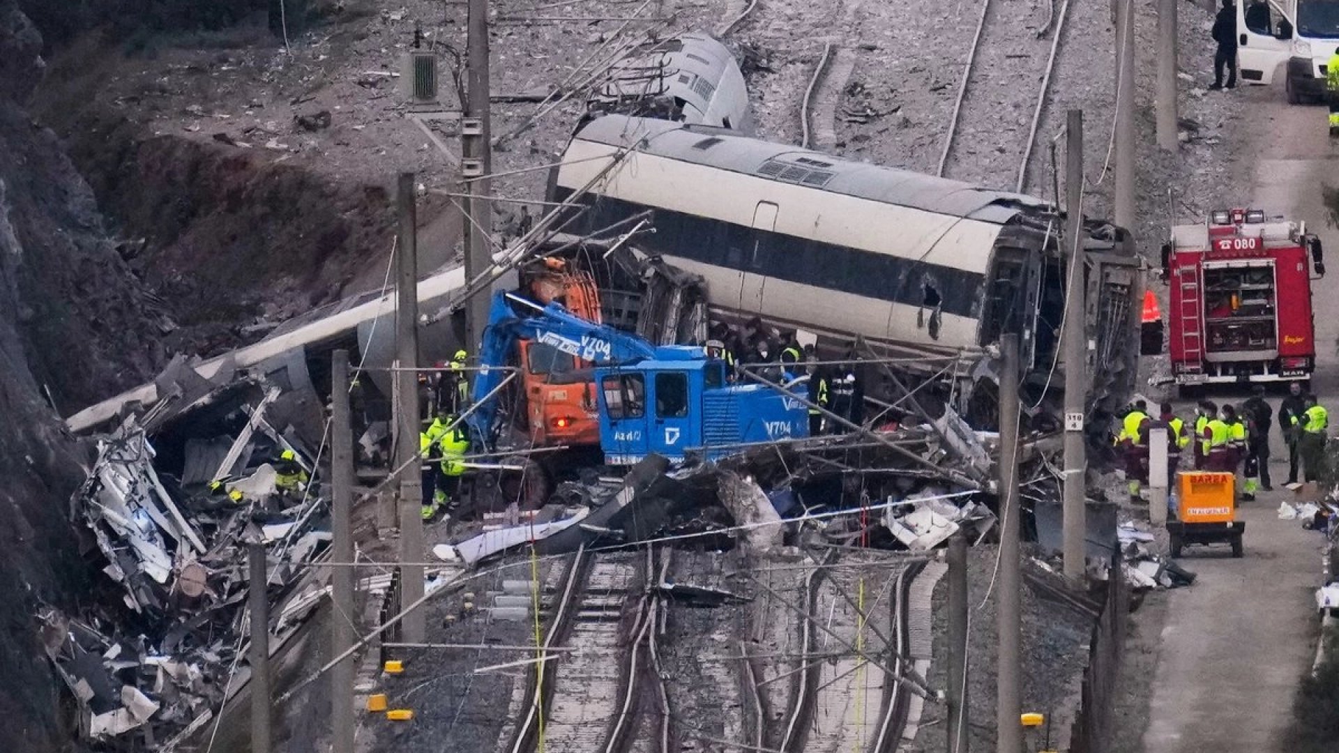Asciende a 45 las víctimas mortales por accidente del tren de alta velocidad en España