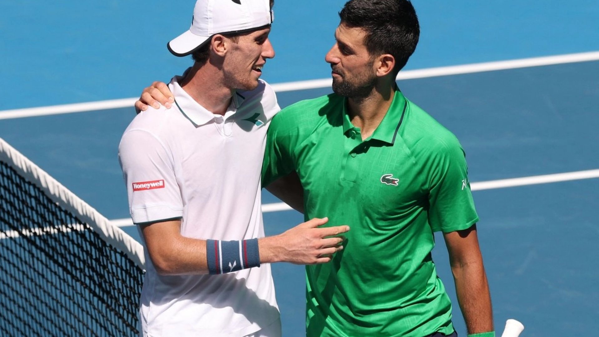 Novak Djokovic avanza a la tercera ronda del Abierto de Australia