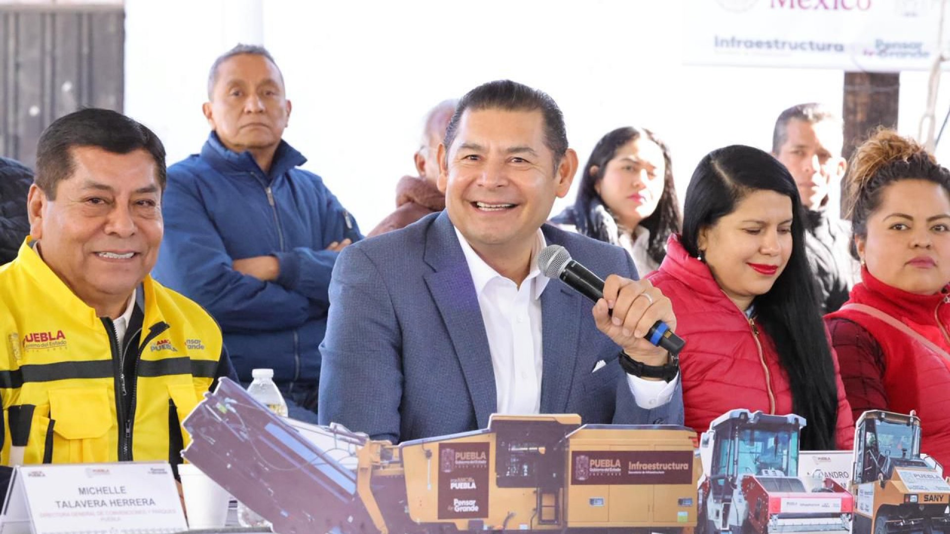 Gobernador Armenta lleva beneficios al norte de la capital