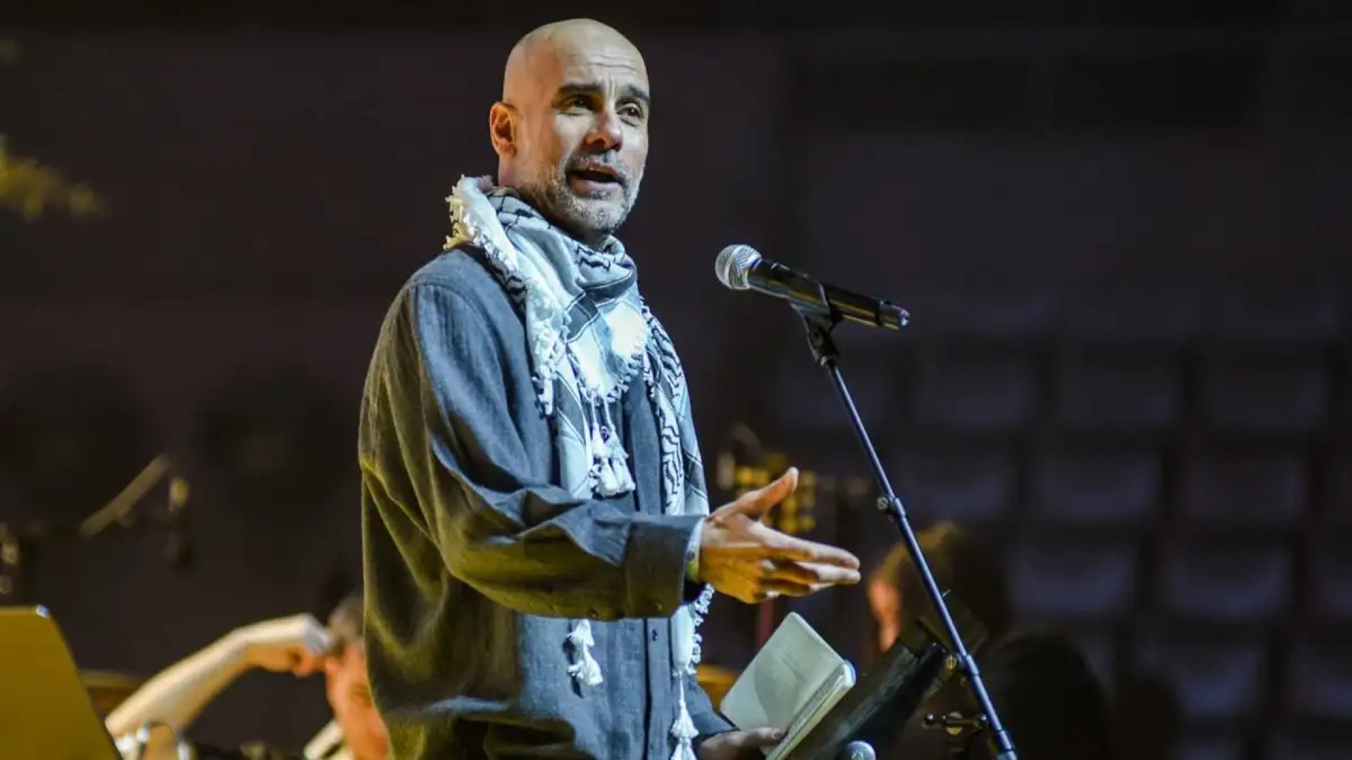 Guardiola vuelve a alzar la voz por Palestina durante concierto en Barcelona