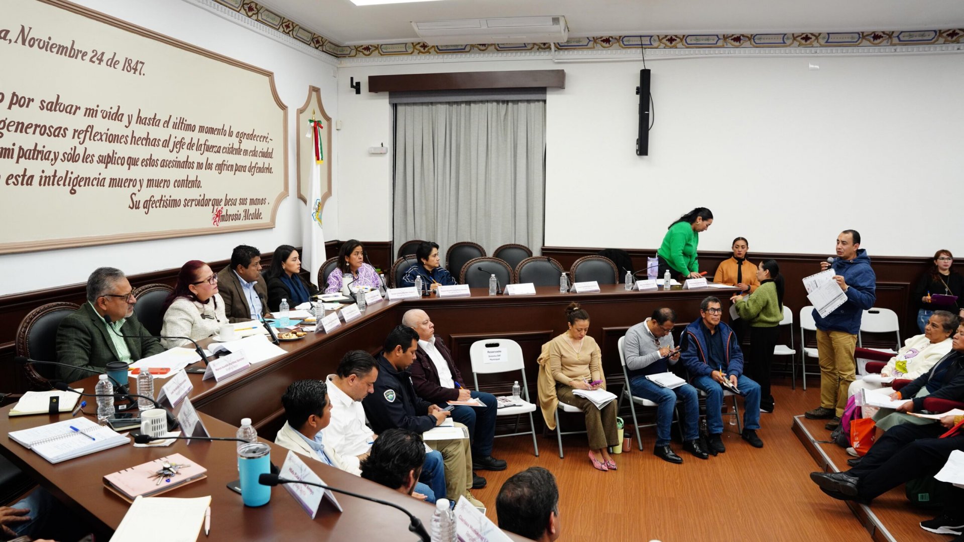 Cabildo de Xalapa trabaja ininterrumpidamente resolviendo y canalizando gestiones en el Día del Pueblo