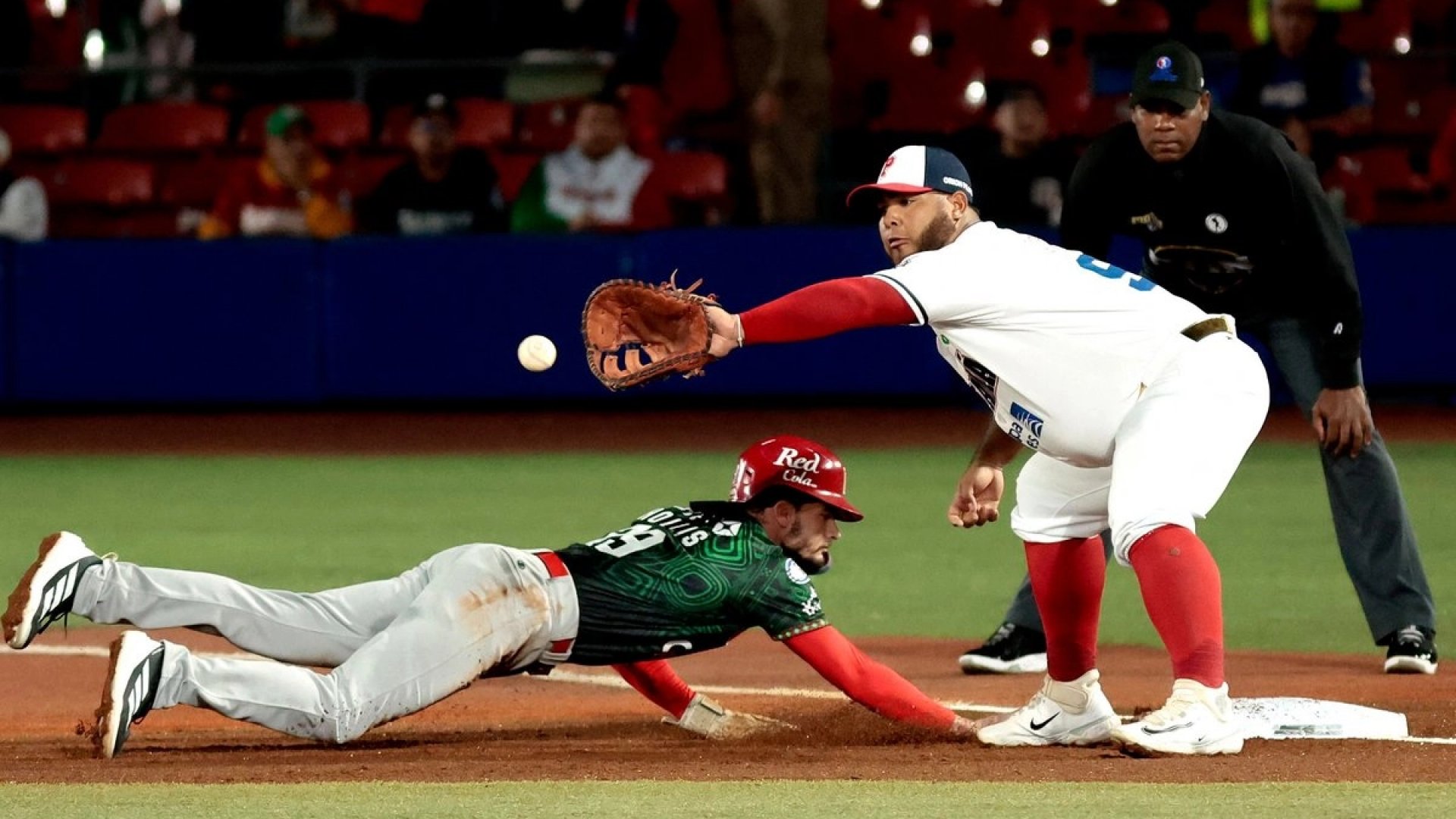 México Rojo logra su primera victoria en la Serie del Caribe al apalear 11-4 a Panamá