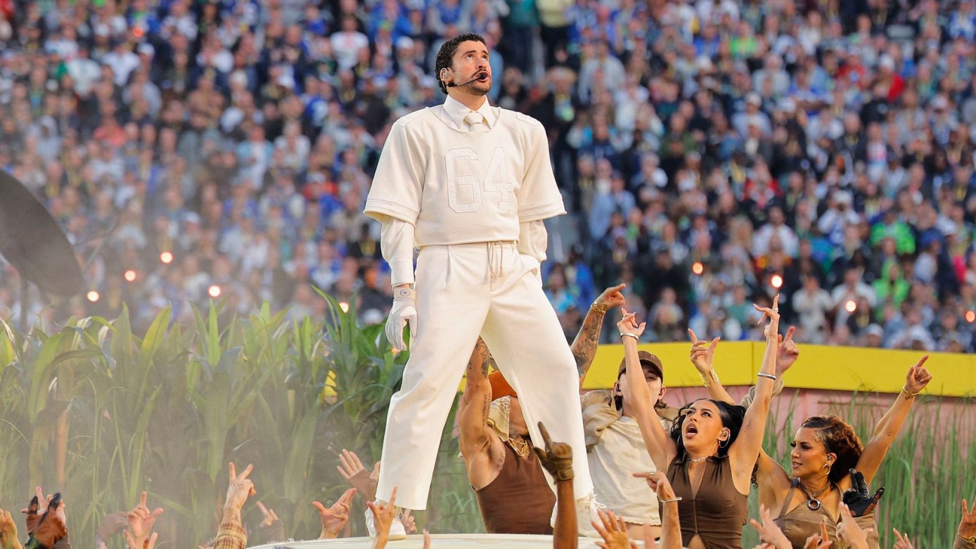 Redes llaman “histórico” al show de Bad Bunny en el Super Bowl LX mientras Trump lo critica