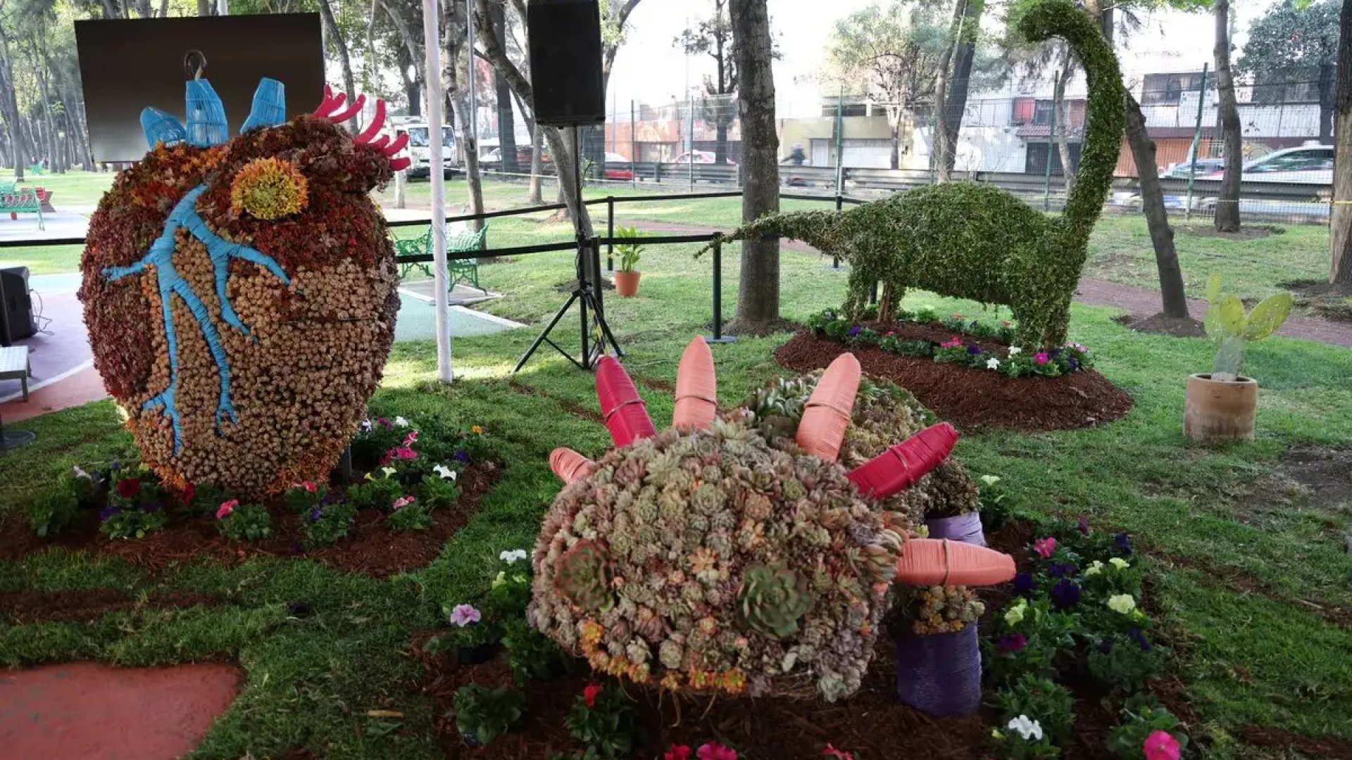 Intervienen vialidades de la CDMX con esculturas vegetales rumbo al Mundial 2026