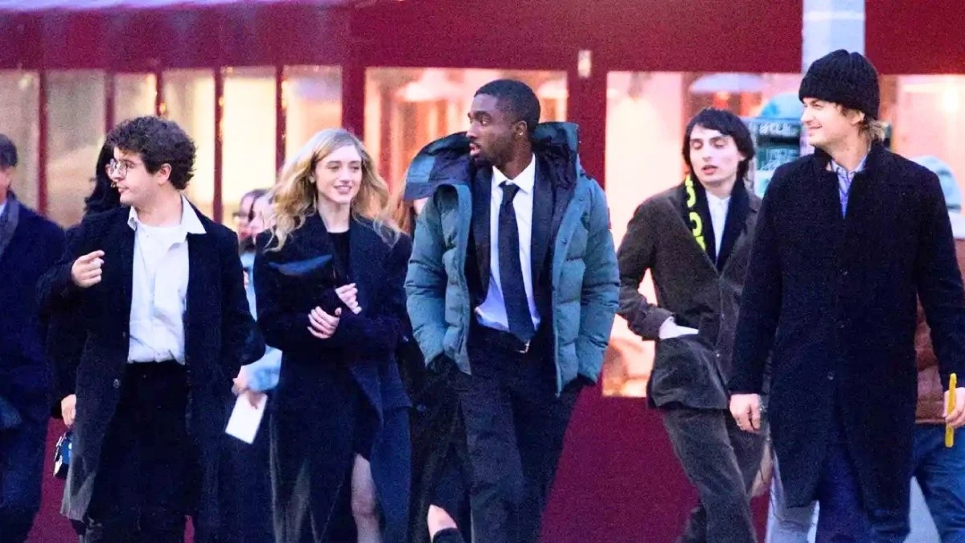 Maya Hawke reúne al elenco de Stranger Things en su boda con Christian Lee Hutson