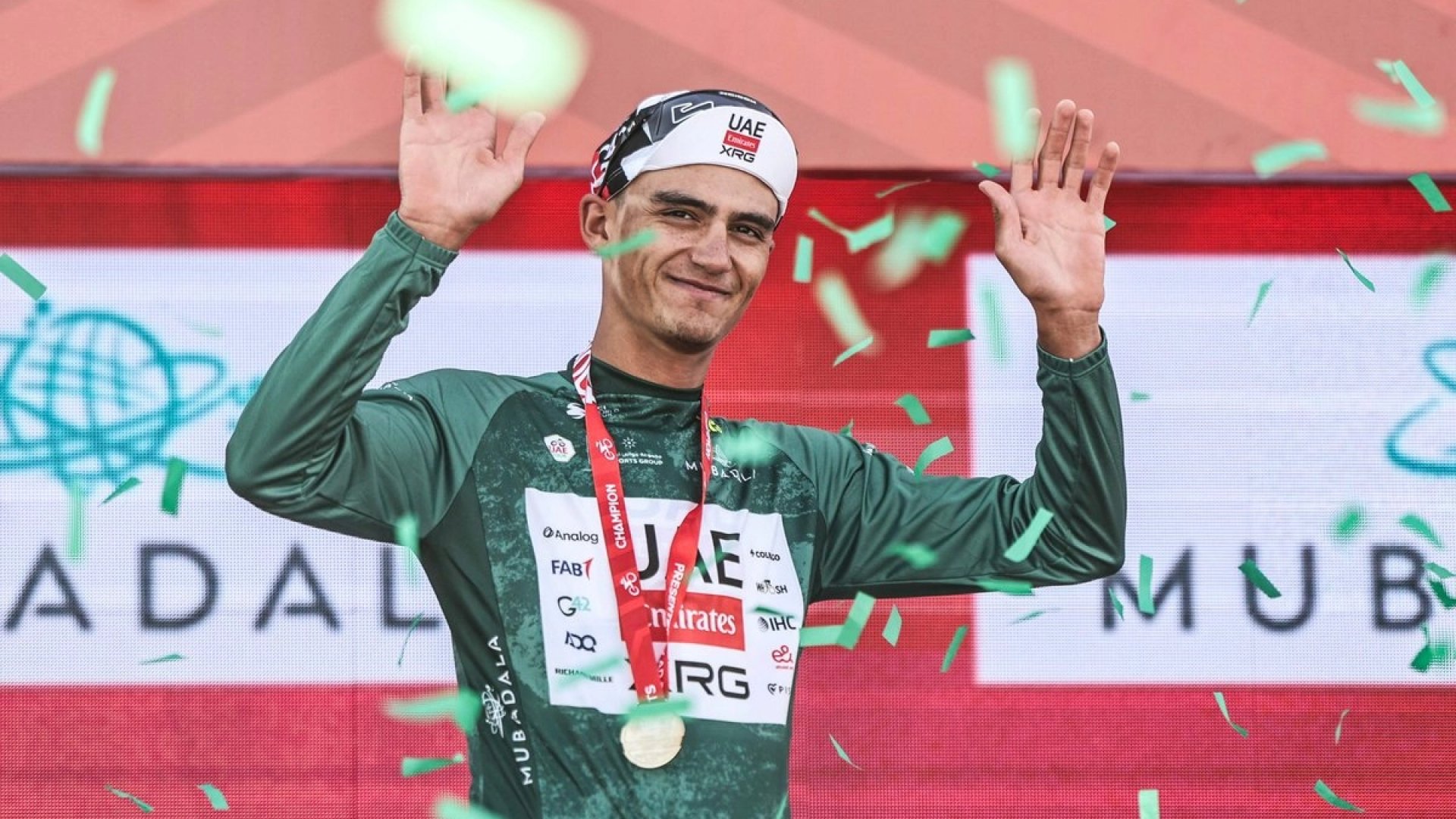 Isaac Del Toro gana la primera etapa del Tour de los Emiratos Árabes Unidos con un sólido sprint