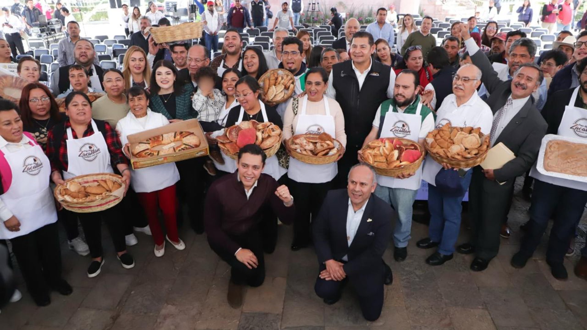 Pan de Zacatlán recibe denominación constitucional y homenaje a panaderas y panaderos