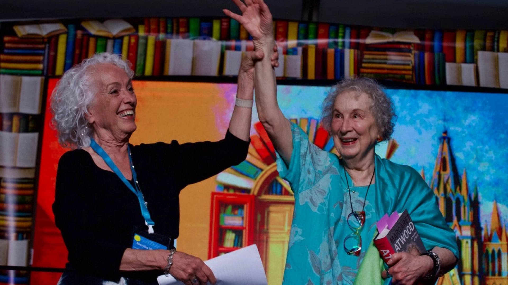 Margaret Atwood: “Si tienes un megáfono, no dejes que los nazis de EE.UU. te lo quiten”