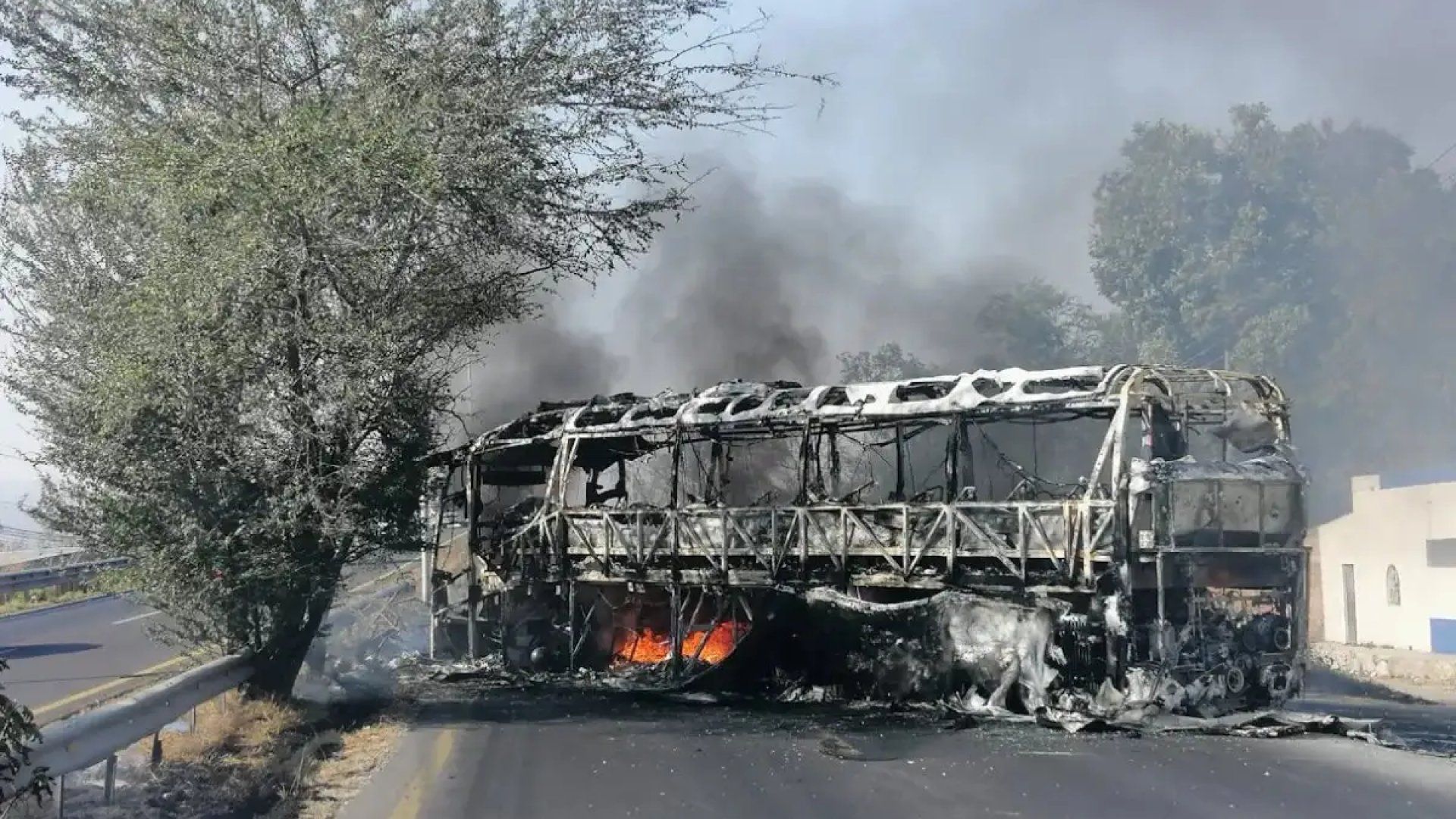 Jalisco: Enfrentamientos y bloqueos en caminos tras operativo en Tapalpa