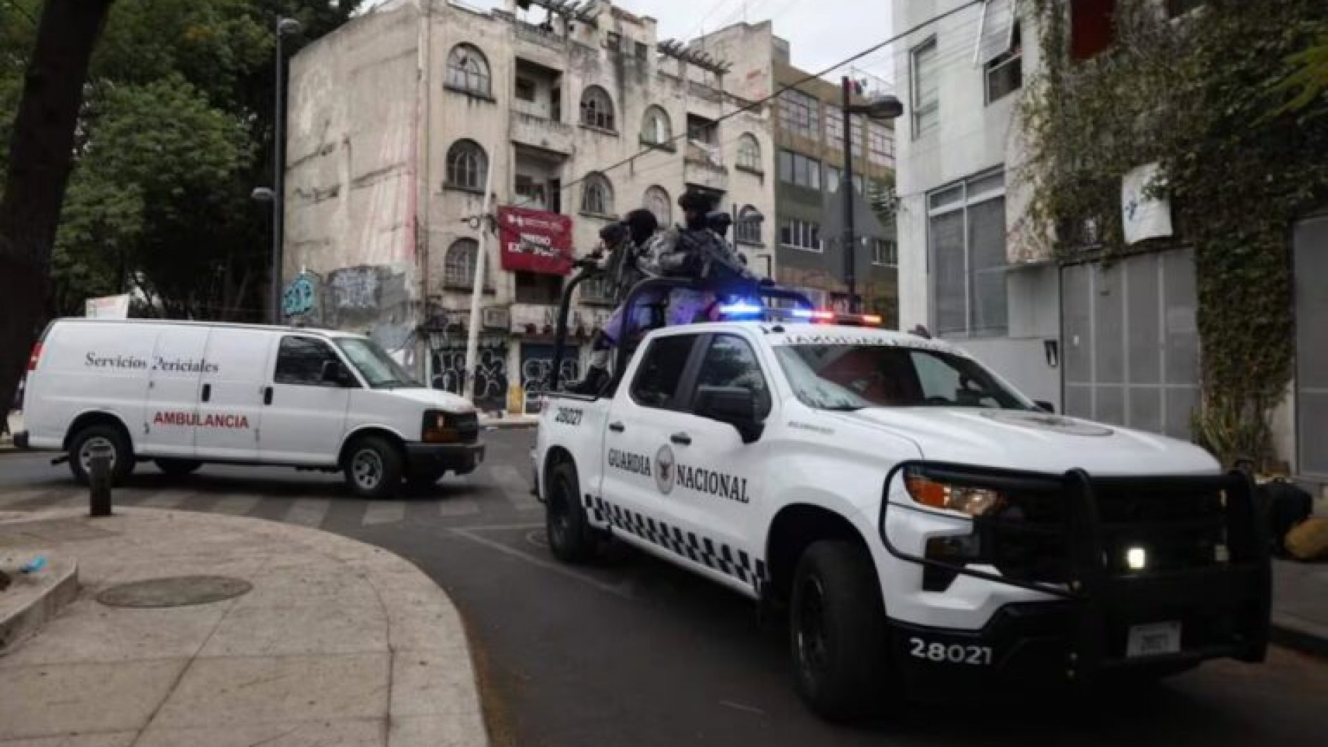 Trasladan presuntos restos de “El Mencho” a instalaciones de la FEMDO en la Ciudad de México