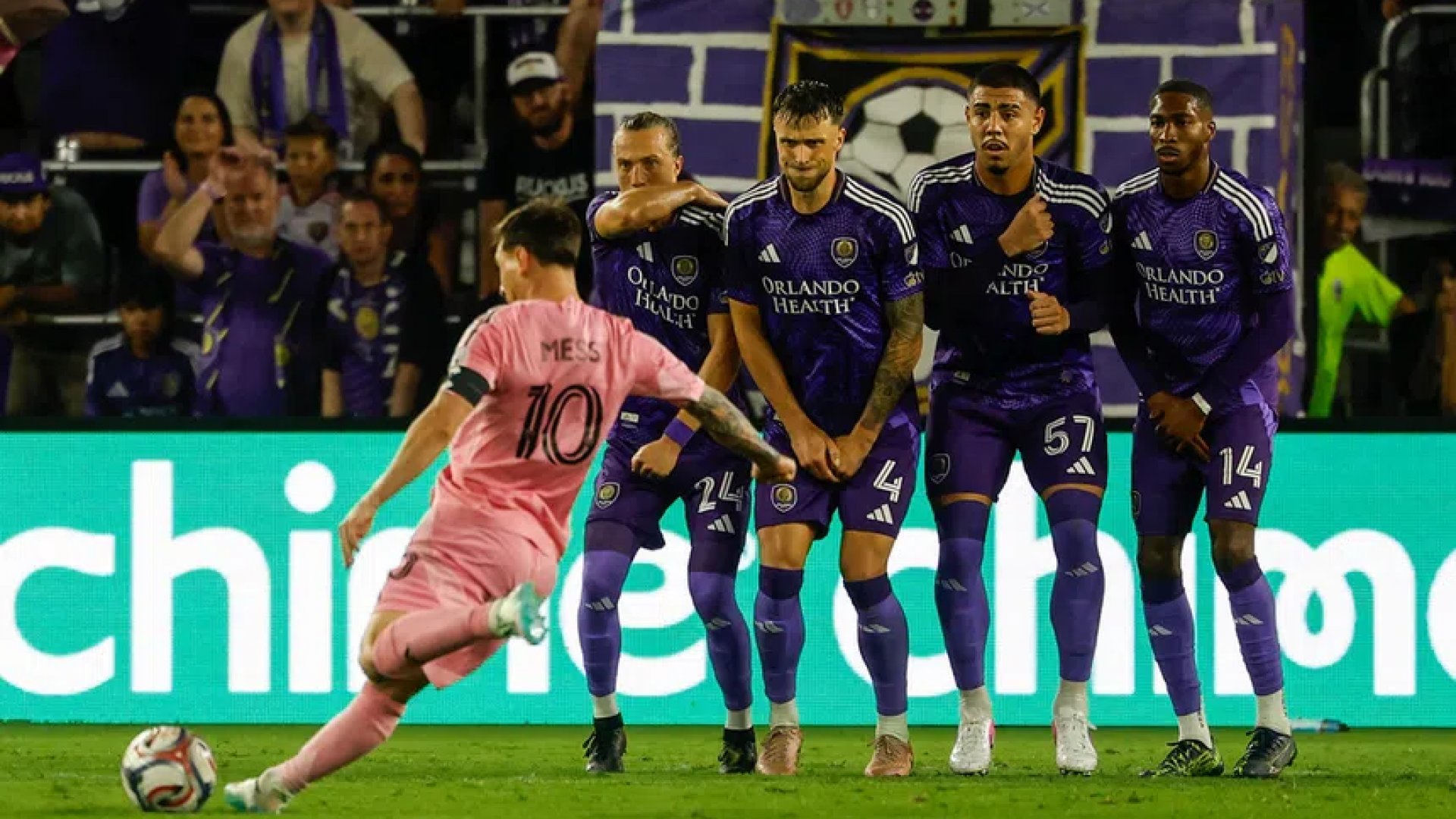Lionel Messi suma más de dos décadas marcando al menos un gol por año
