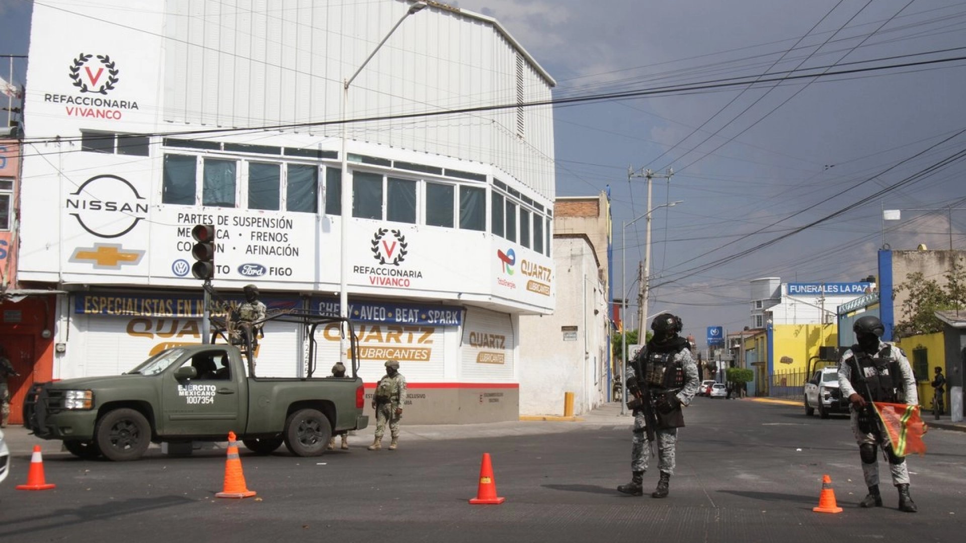 Ejército y Guardia Nacional resguardan funeraria en Guadalajara donde velan a ‘El Mencho’