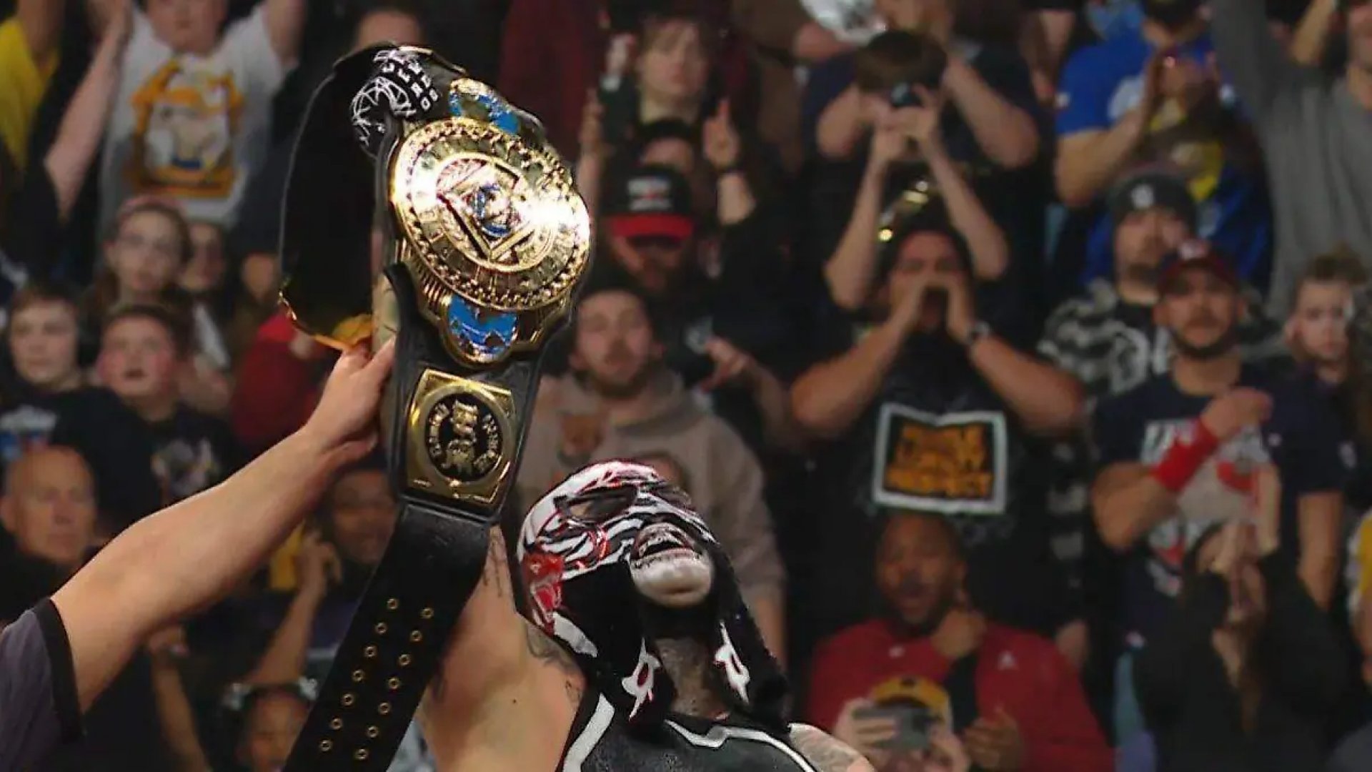 Penta Zero Miedo hace historia al conquistar el Campeonato Intercontinental de la WWE