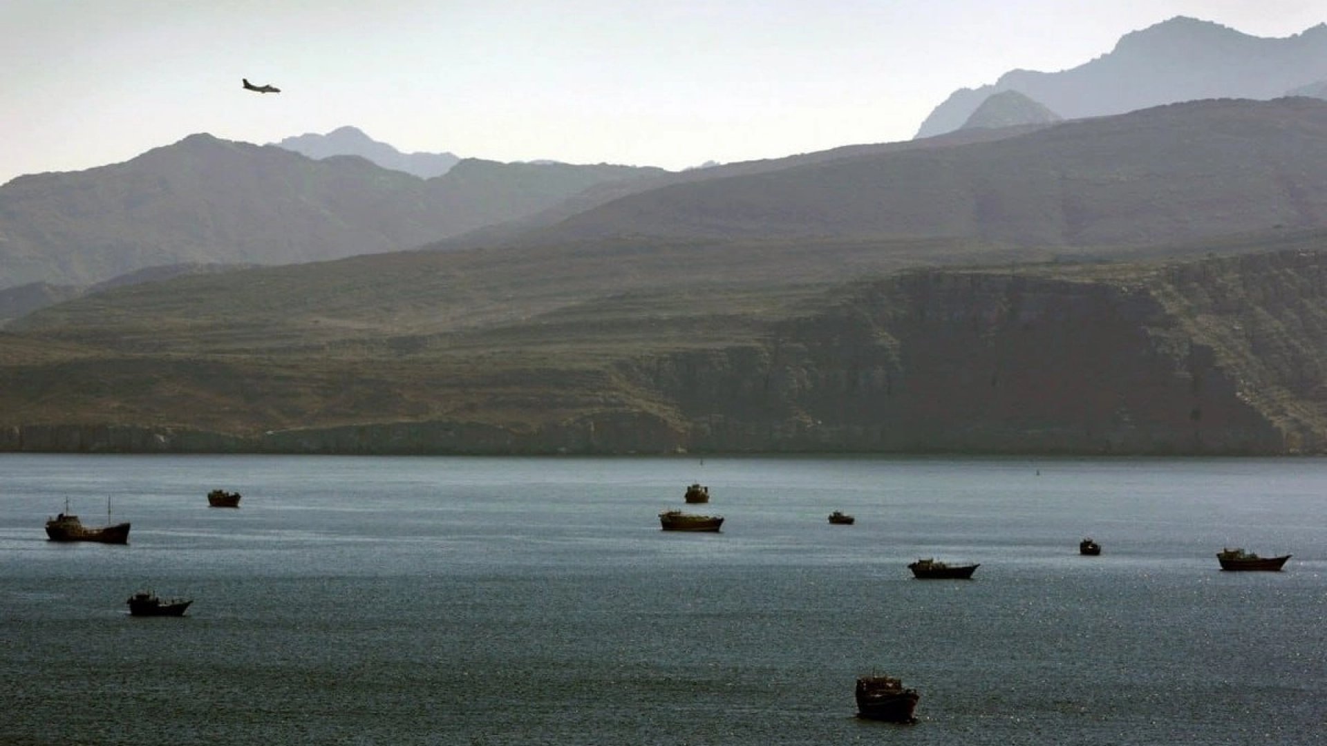 Guardia Revolucionaria iraní afirma tener control total del estrecho de Ormuz