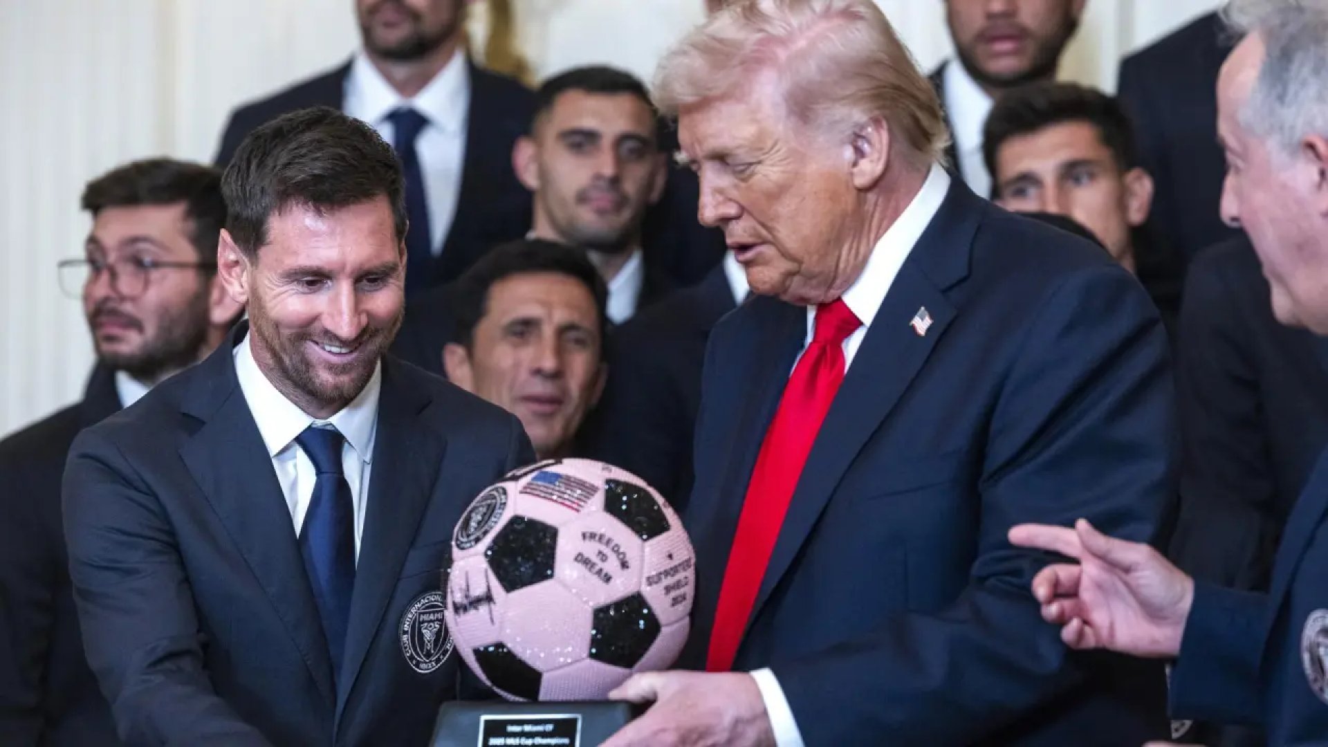 Visita de Messi a Trump desata críticas en redes sociales