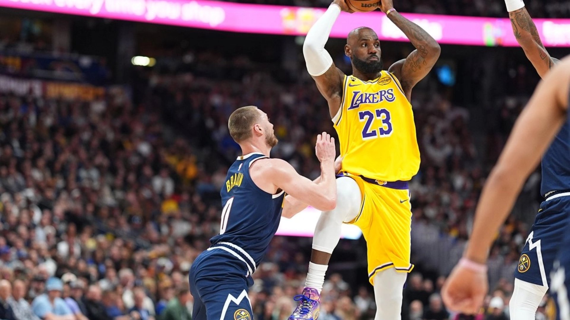 LeBron James rompe otro récord en la NBA y supera a Kareem Abdul-Jabbar en canastas