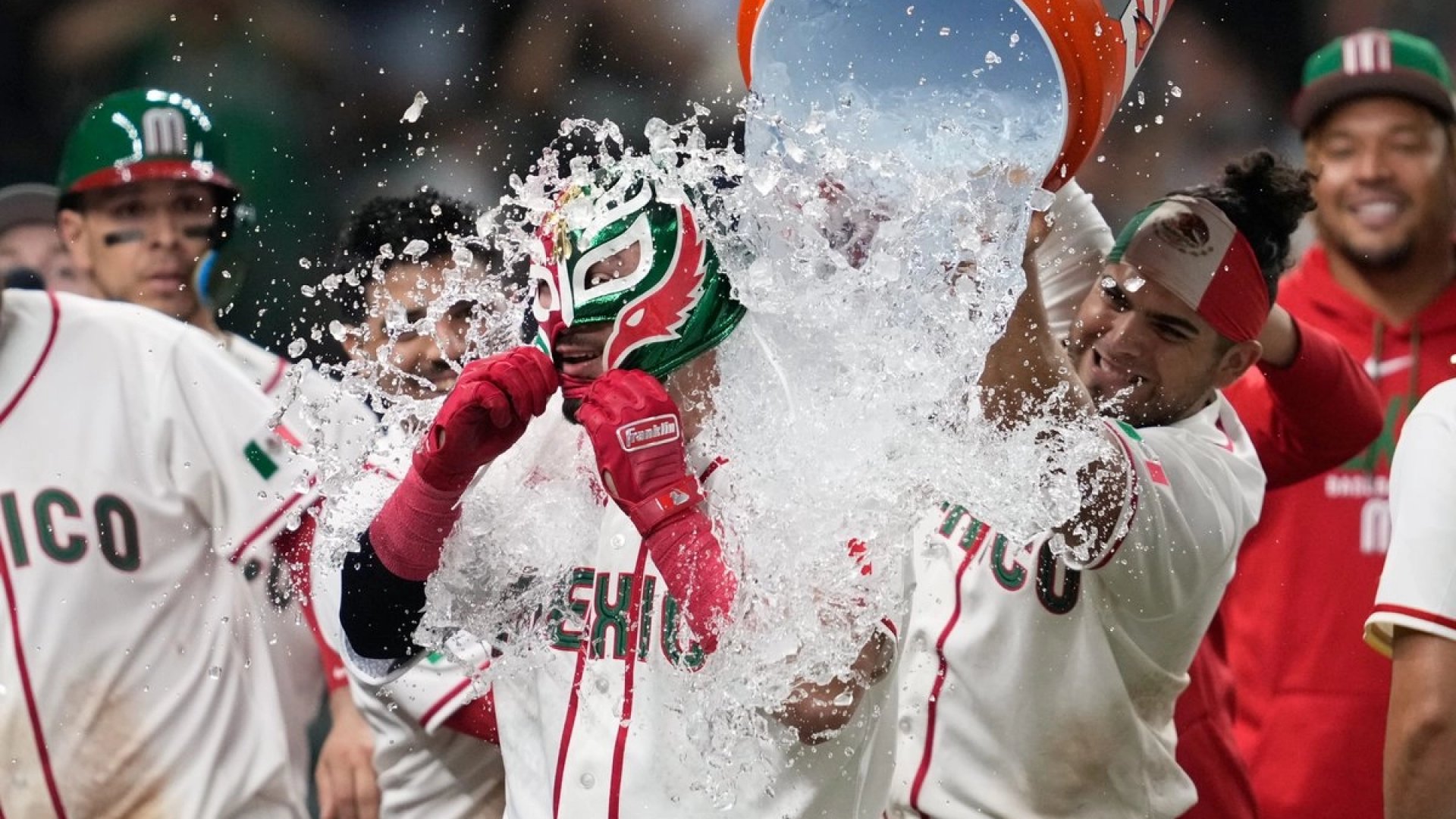 México vence por nocaut 16-0 a Brasil en el Clásico Mundial