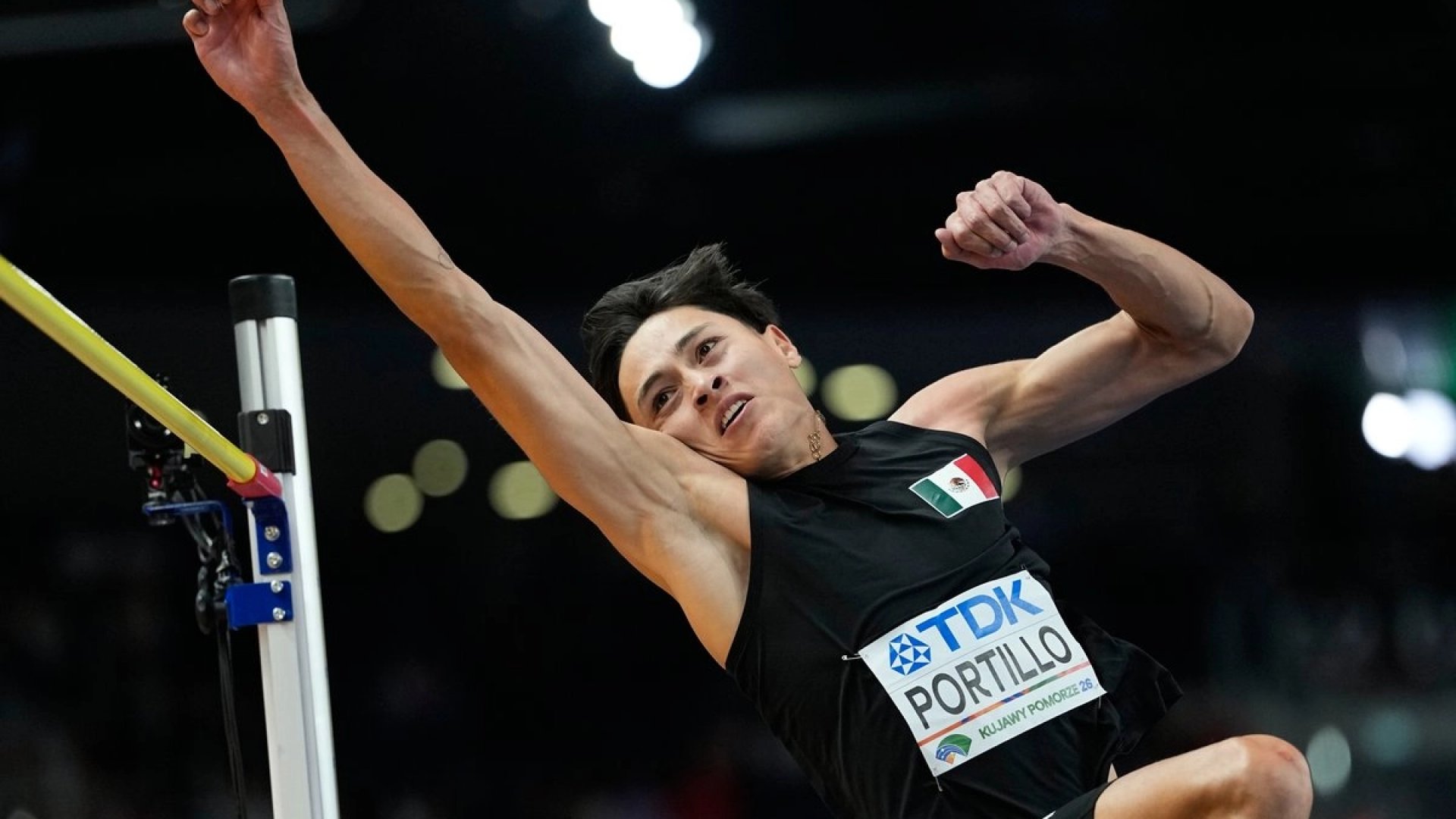 Erick Portillo gana plata en salto de altura en el Mundial de Atletismo bajo techo