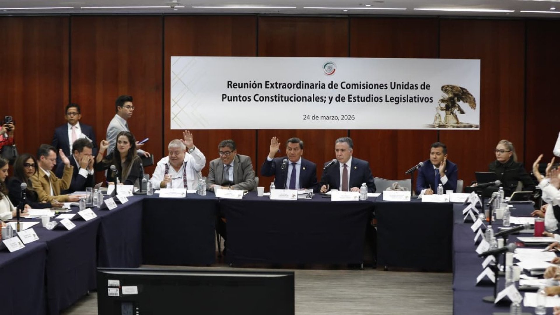Avanza en comisiones del Senado el Plan B electoral sin respaldo del PT