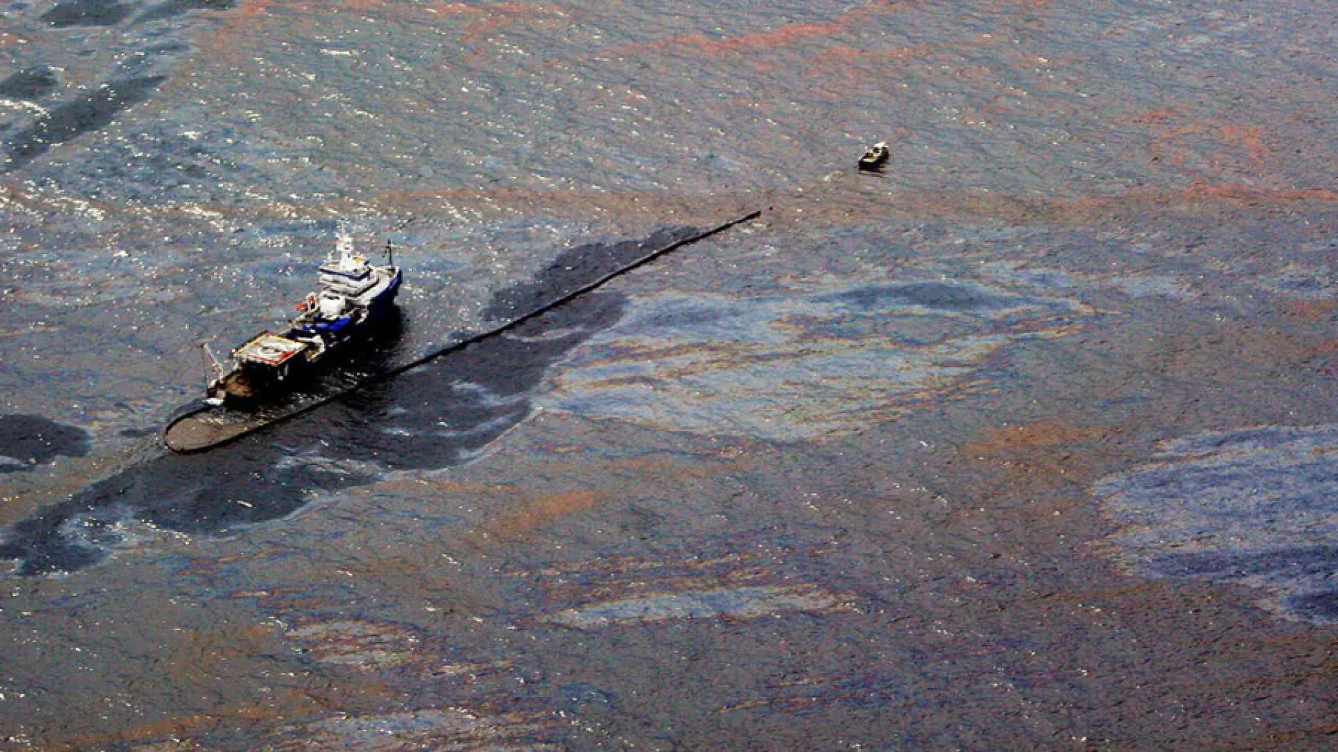 Destina gobierno federal más de 500 mdp para apoyar a pescadores tras derrame en el Golfo