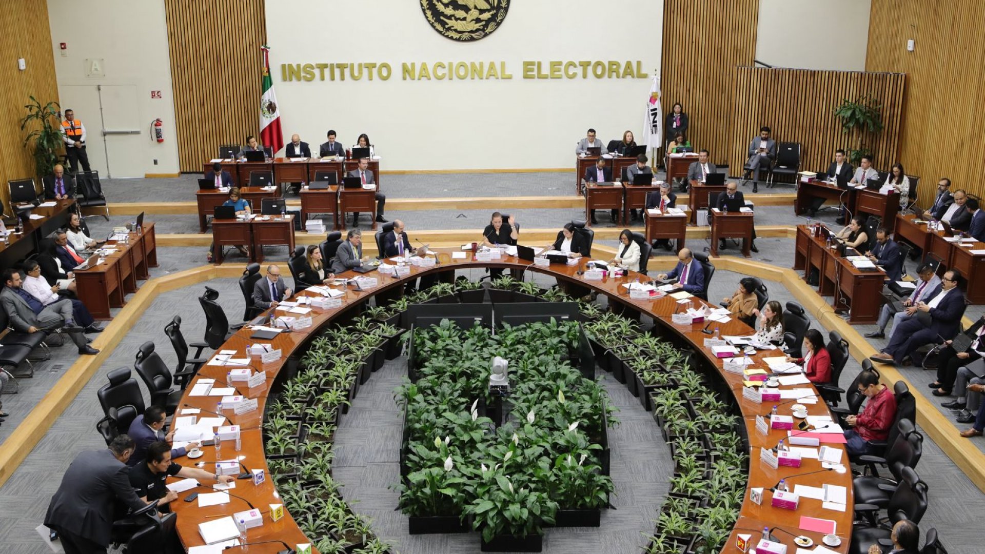 Suman 410 aspirantes a consejeros del INE tras incorporación de nuevos perfiles