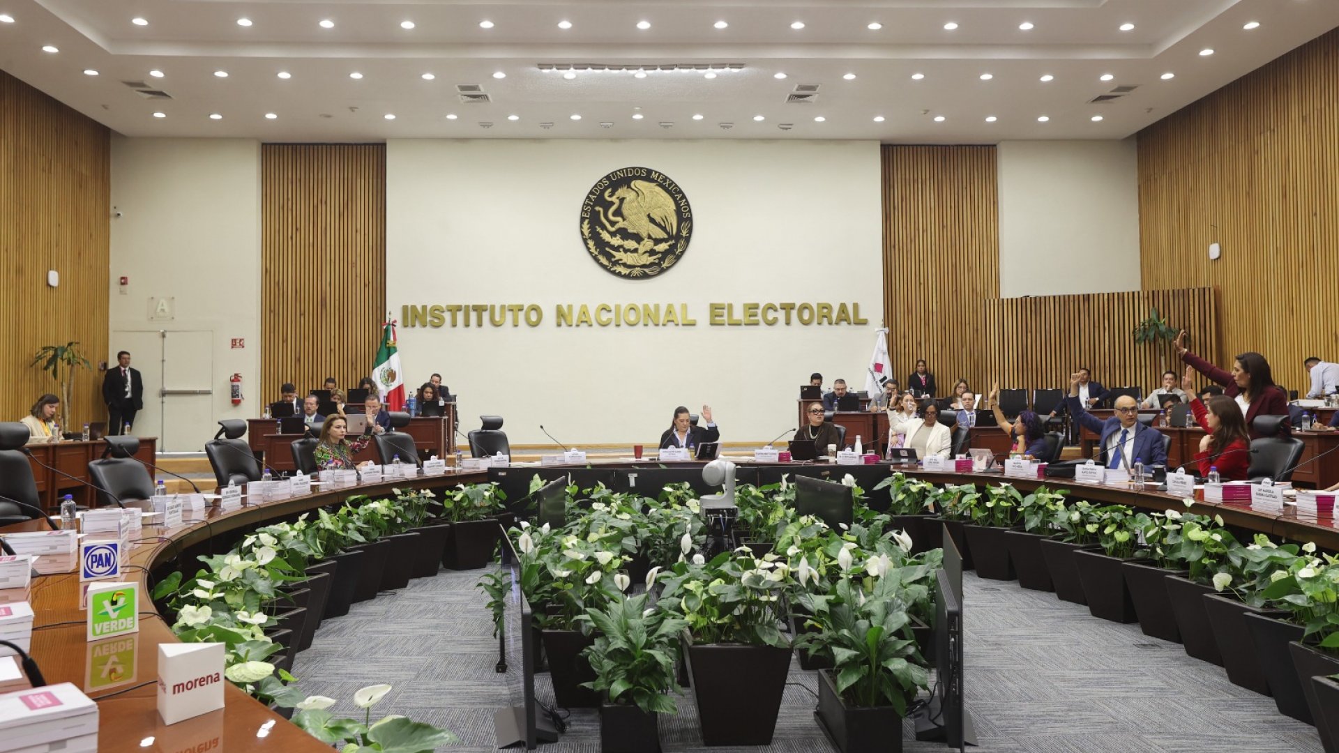 INE advierte que empalmar elecciones de 2027 elevaría costo a 21 mil millones de pesos