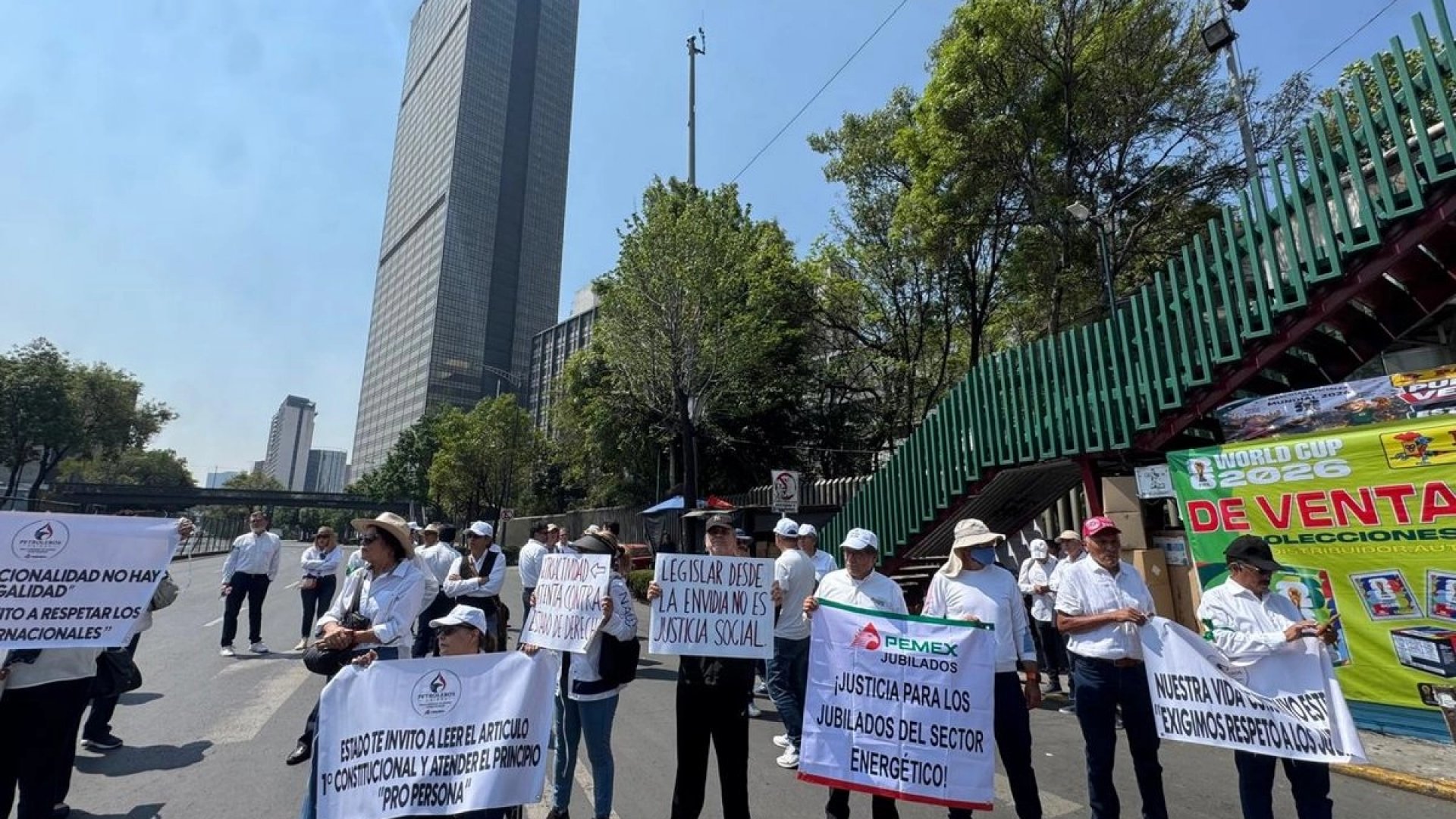 Sheinbaum pide a Pemex y CFE revisar si reforma a pensiones “doradas” afectó indebidamente a jubilados