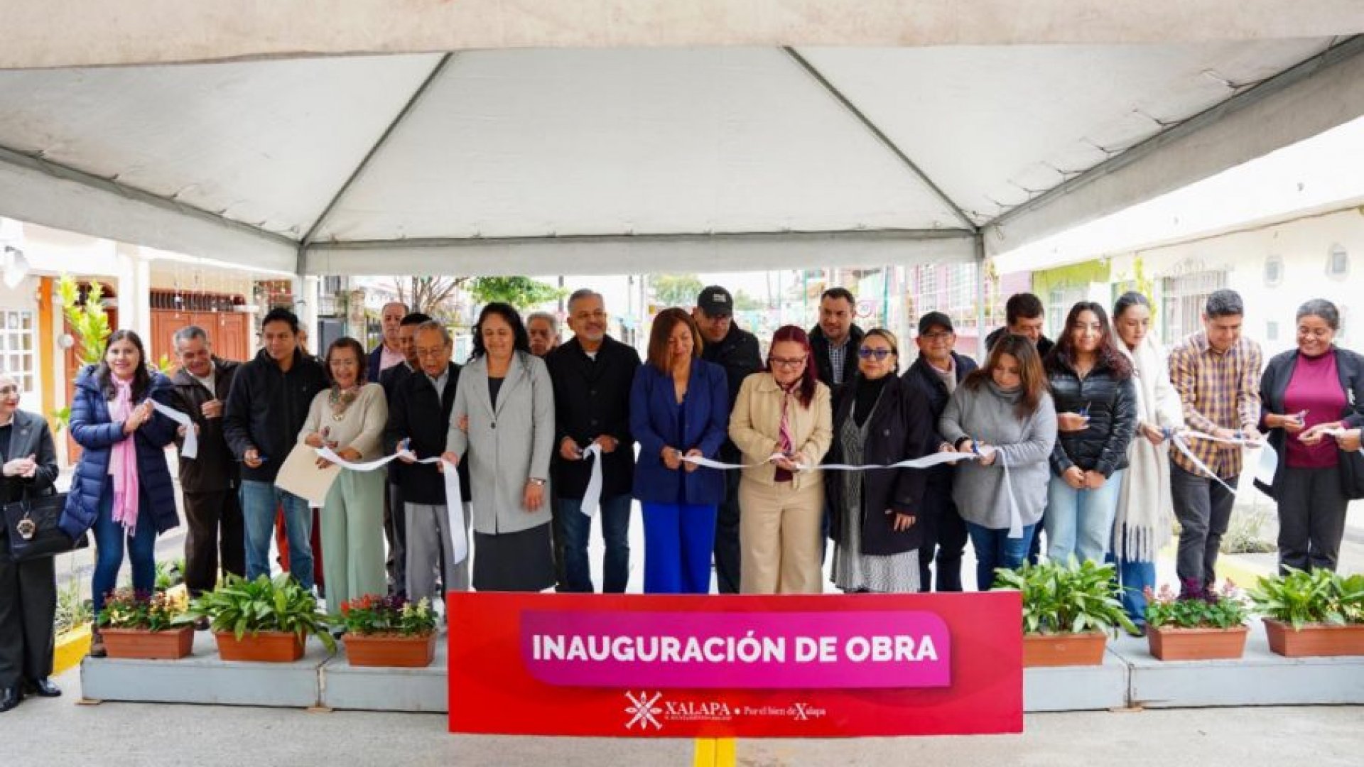 Daniela Griego entrega pavimentación en la colonia Revolución; obra fue concluida en tiempo récord