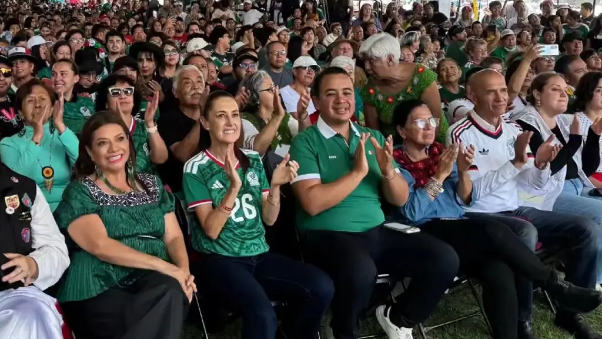 Sheinbaum sigue la inauguración del Mundial desde el Deportivo Los Galeana