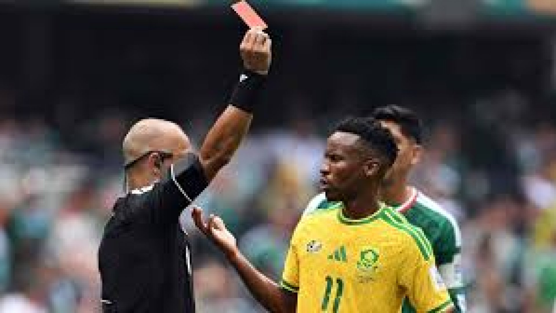 FIFA amplía a tres partidos la suspensión de Themba Zwane tras incidente ante México